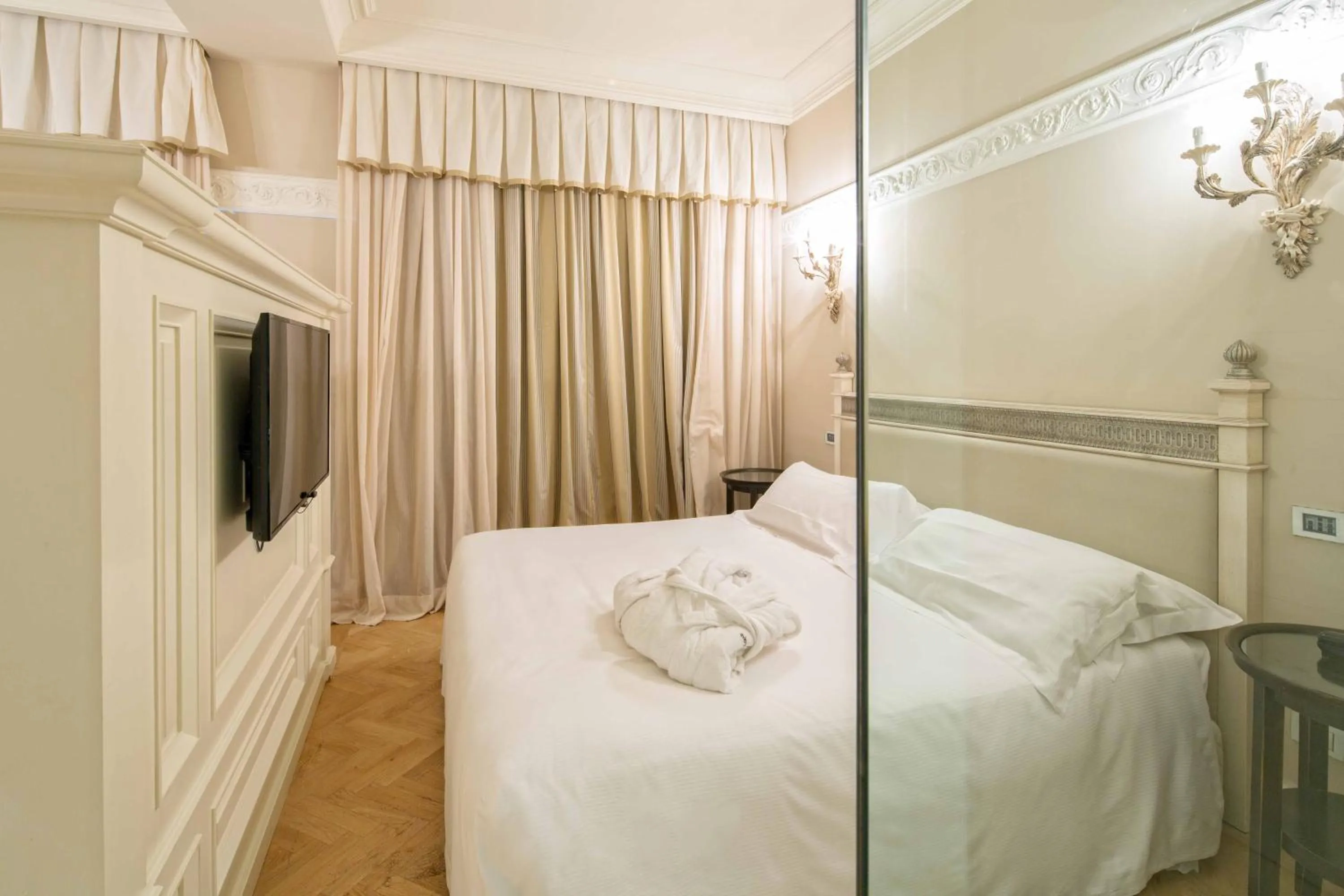 Bed in Riviera Golf Resort