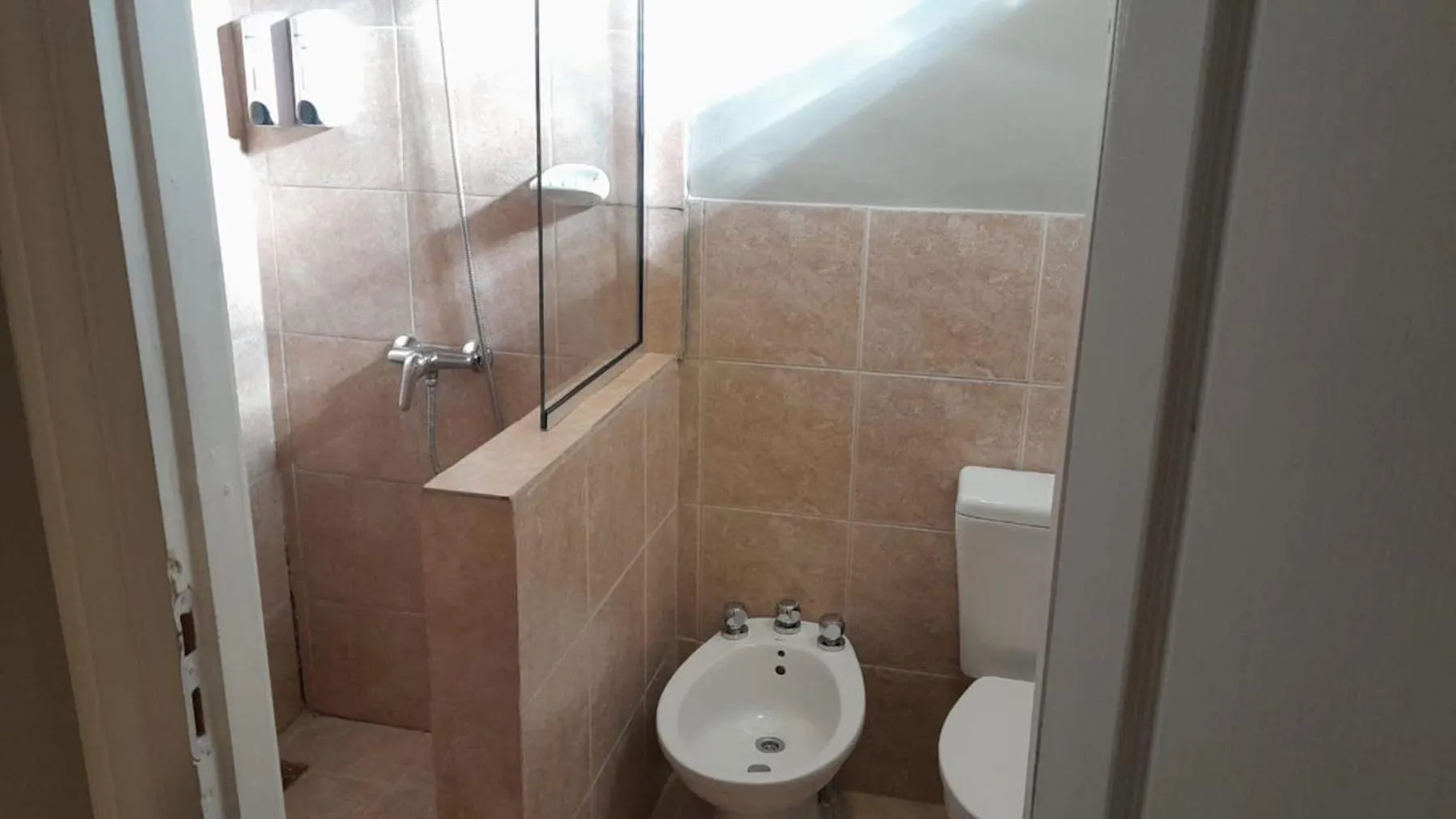 Bathroom in Del Glaciar Libertador Hotel