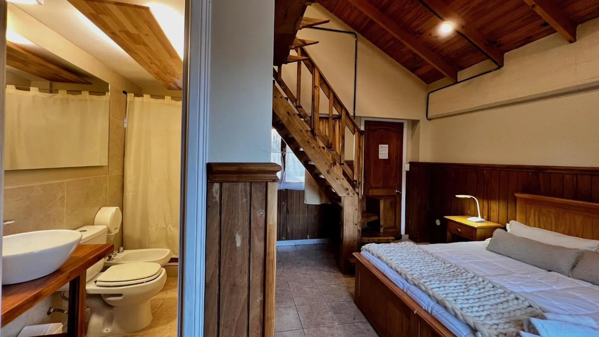 Toilet, Bed in Del Glaciar Libertador Hotel