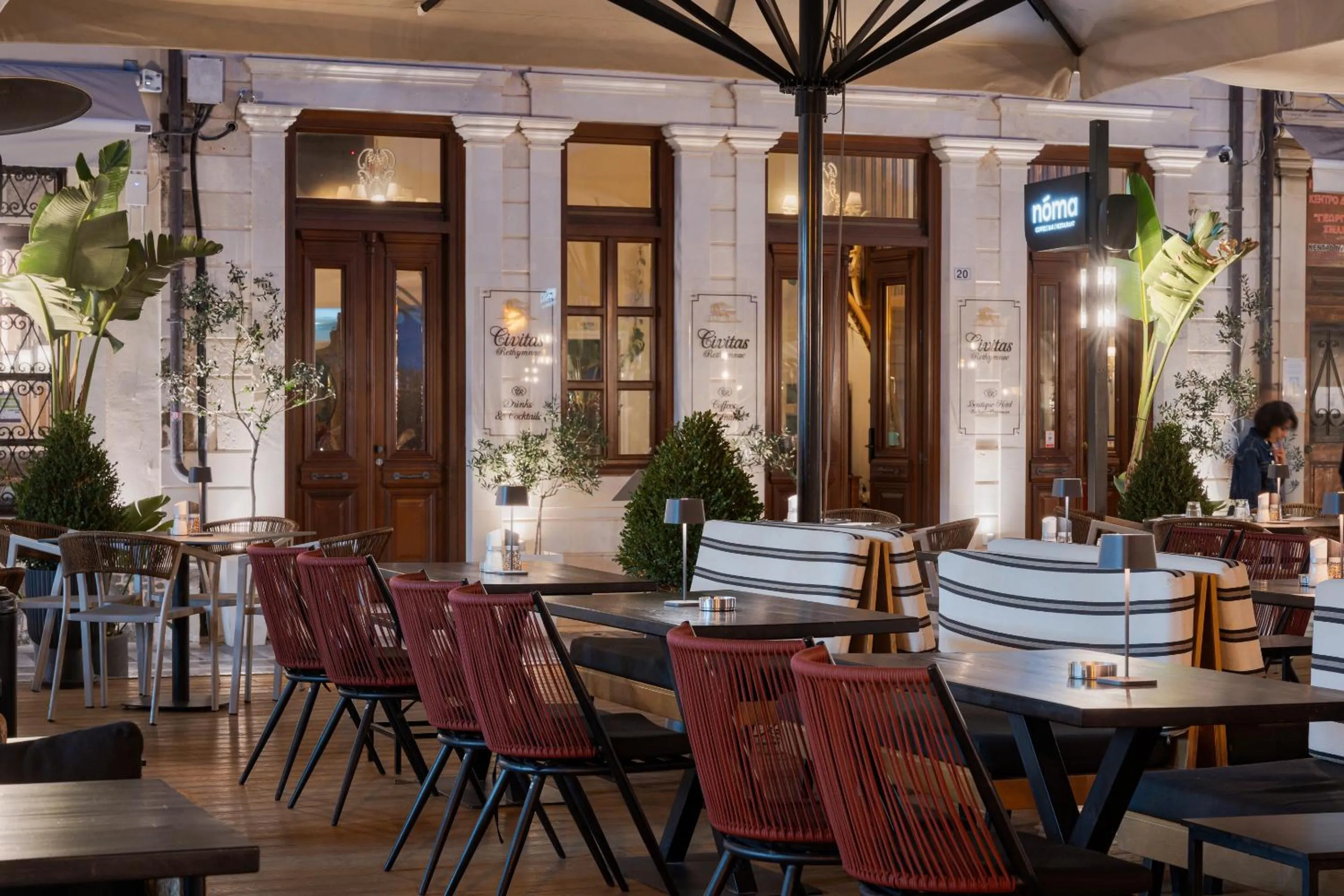 Restaurant/places to eat in Civitas Suites Hotel