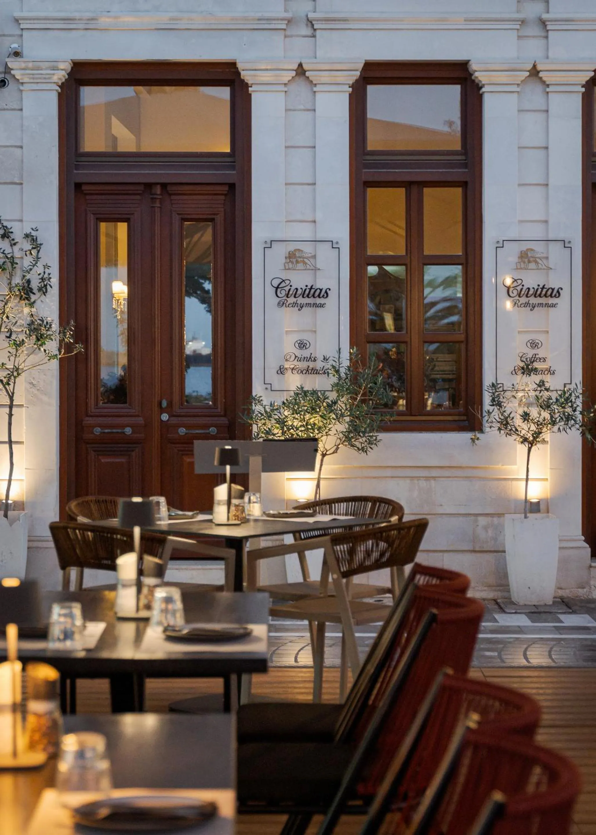 Restaurant/places to eat in Civitas Suites Hotel