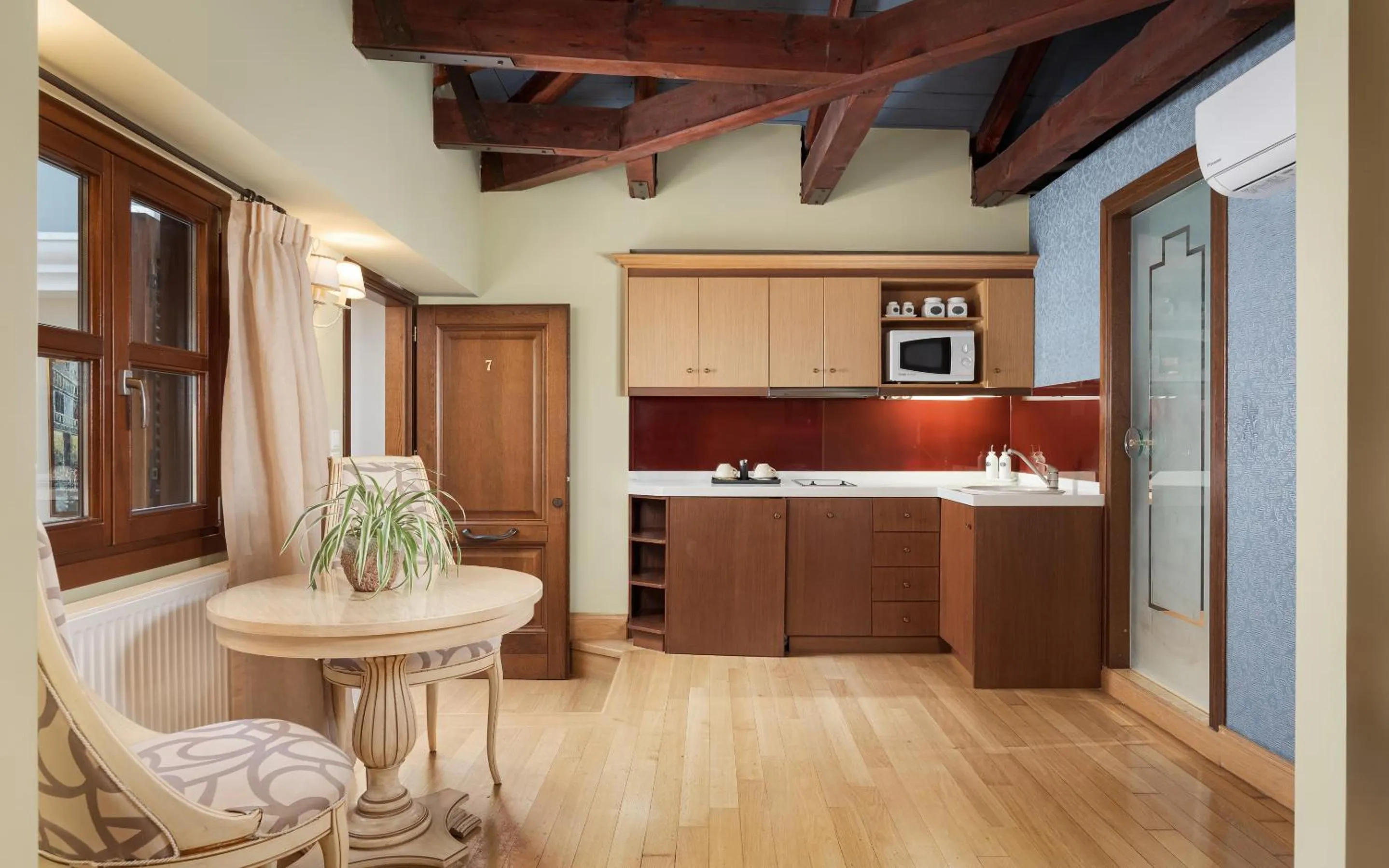 Kitchen or kitchenette in Civitas Suites Hotel