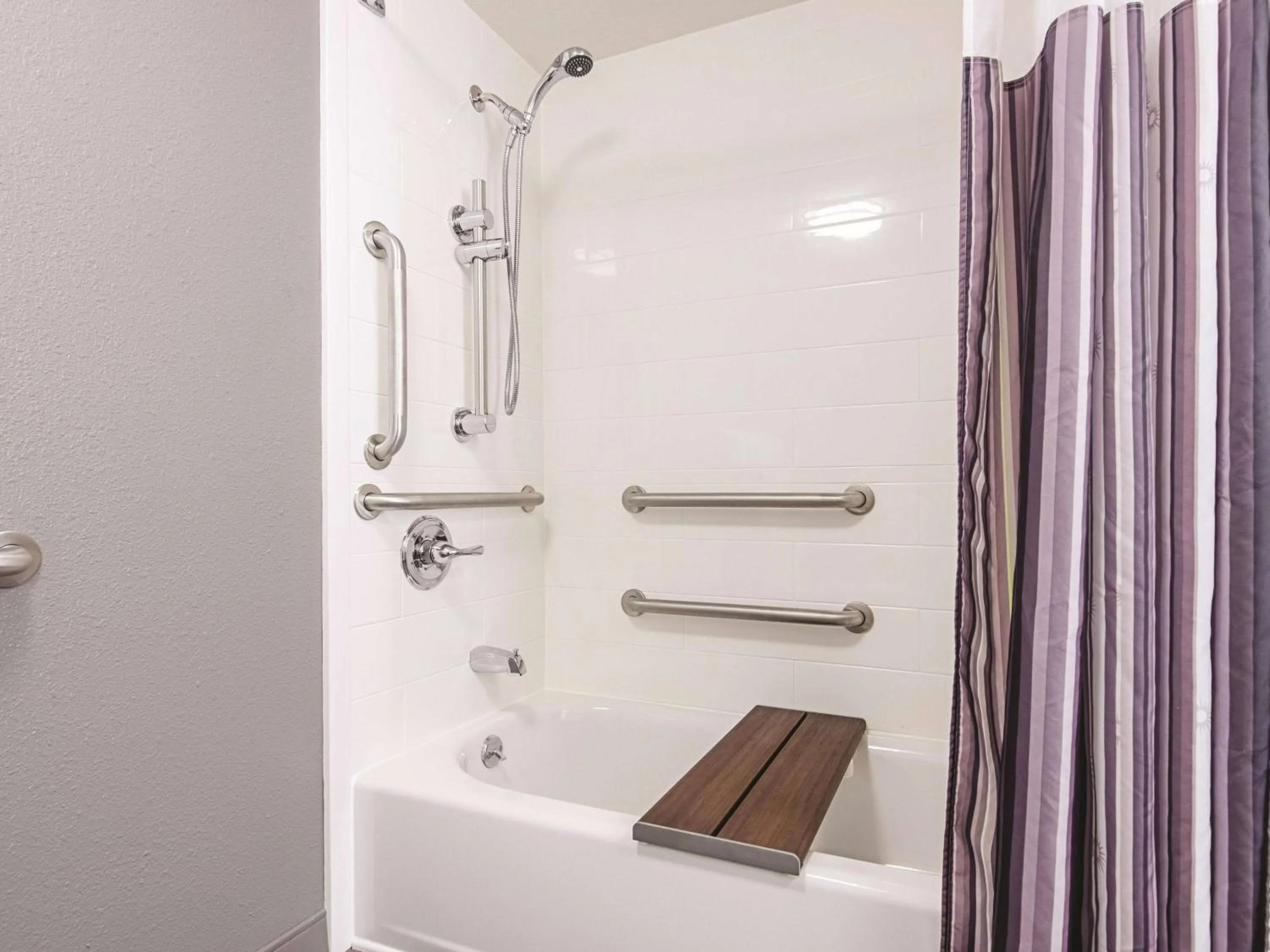 Bathroom in La Quinta Inn & Suites by Wyndham Portland DT Maine Med