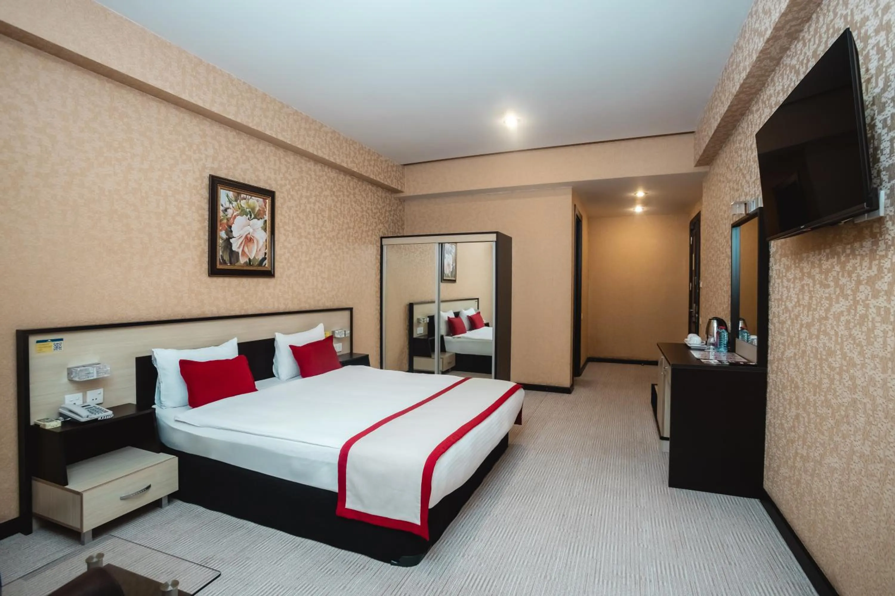 Photo of the whole room, Bed in Days Hotel By Wyndham Baku