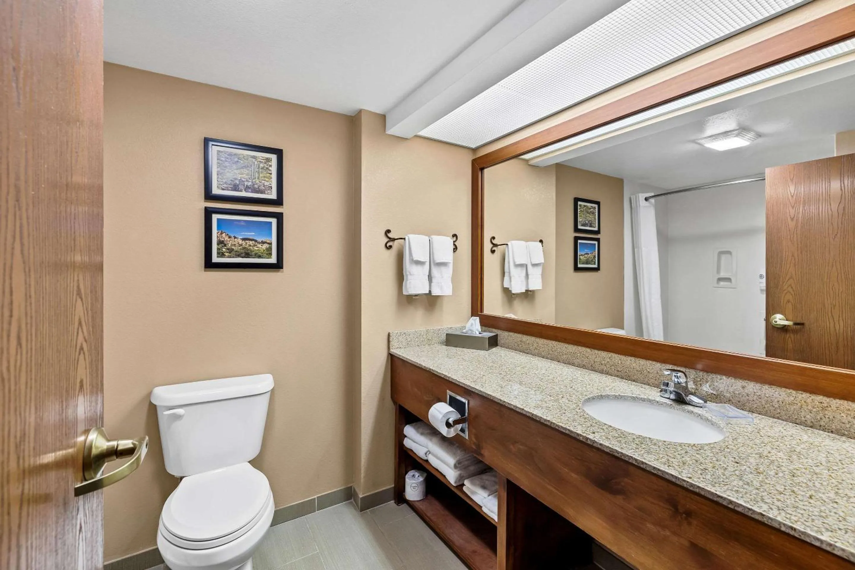 Bedroom in Comfort Inn Benson near Kartchner Caverns