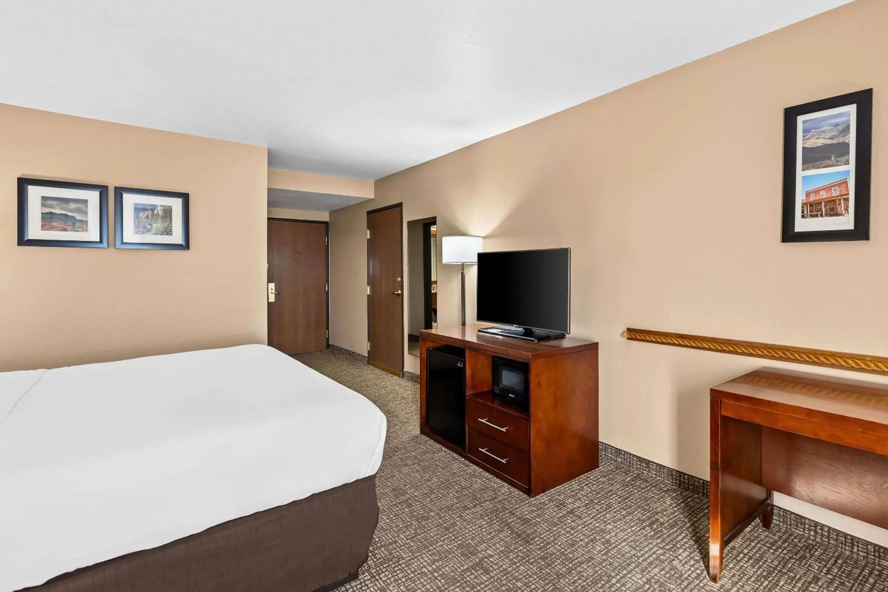 Bedroom, Bed in Comfort Inn Benson near Kartchner Caverns