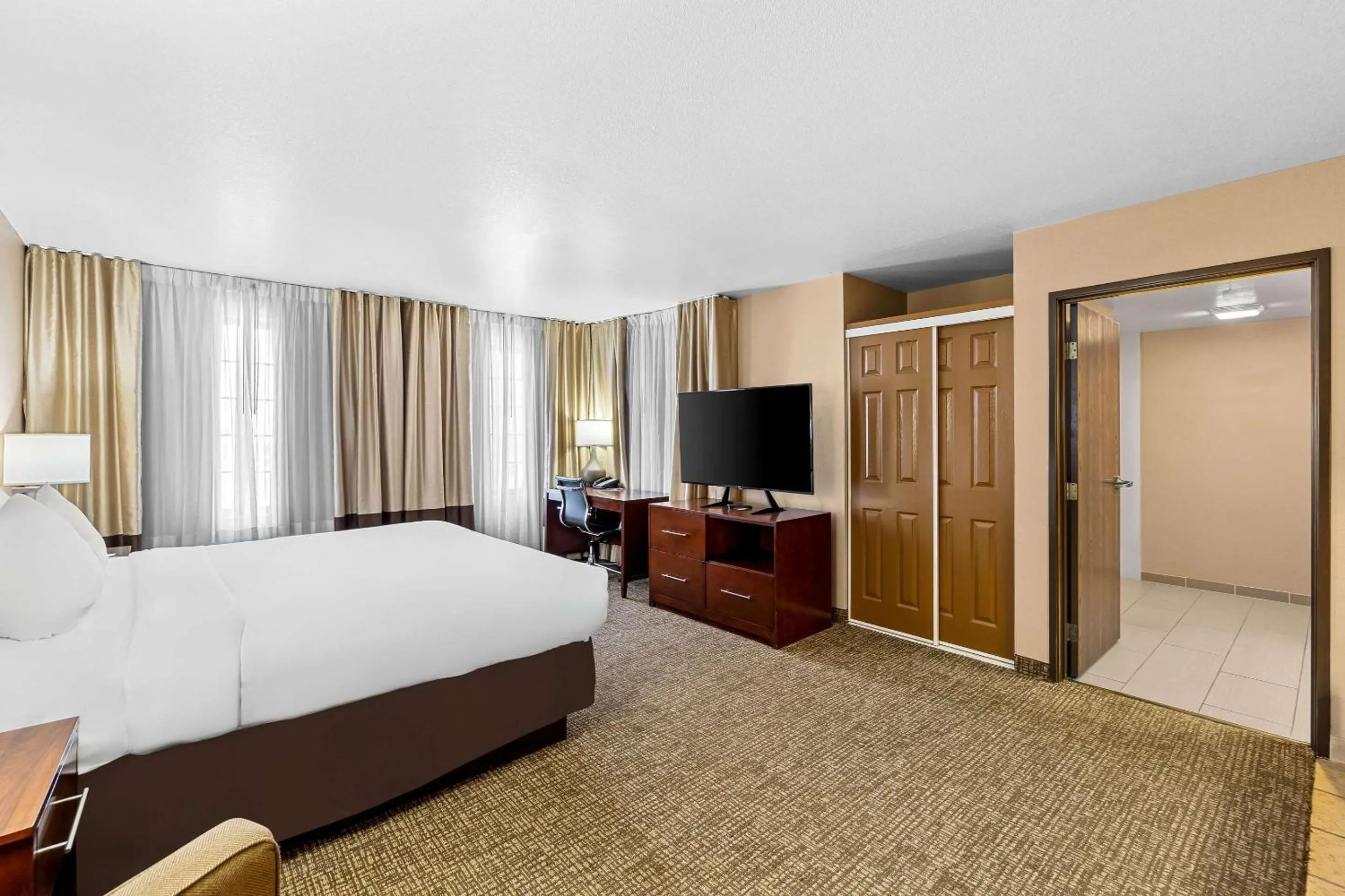 Bedroom, Bed in Comfort Inn Benson near Kartchner Caverns