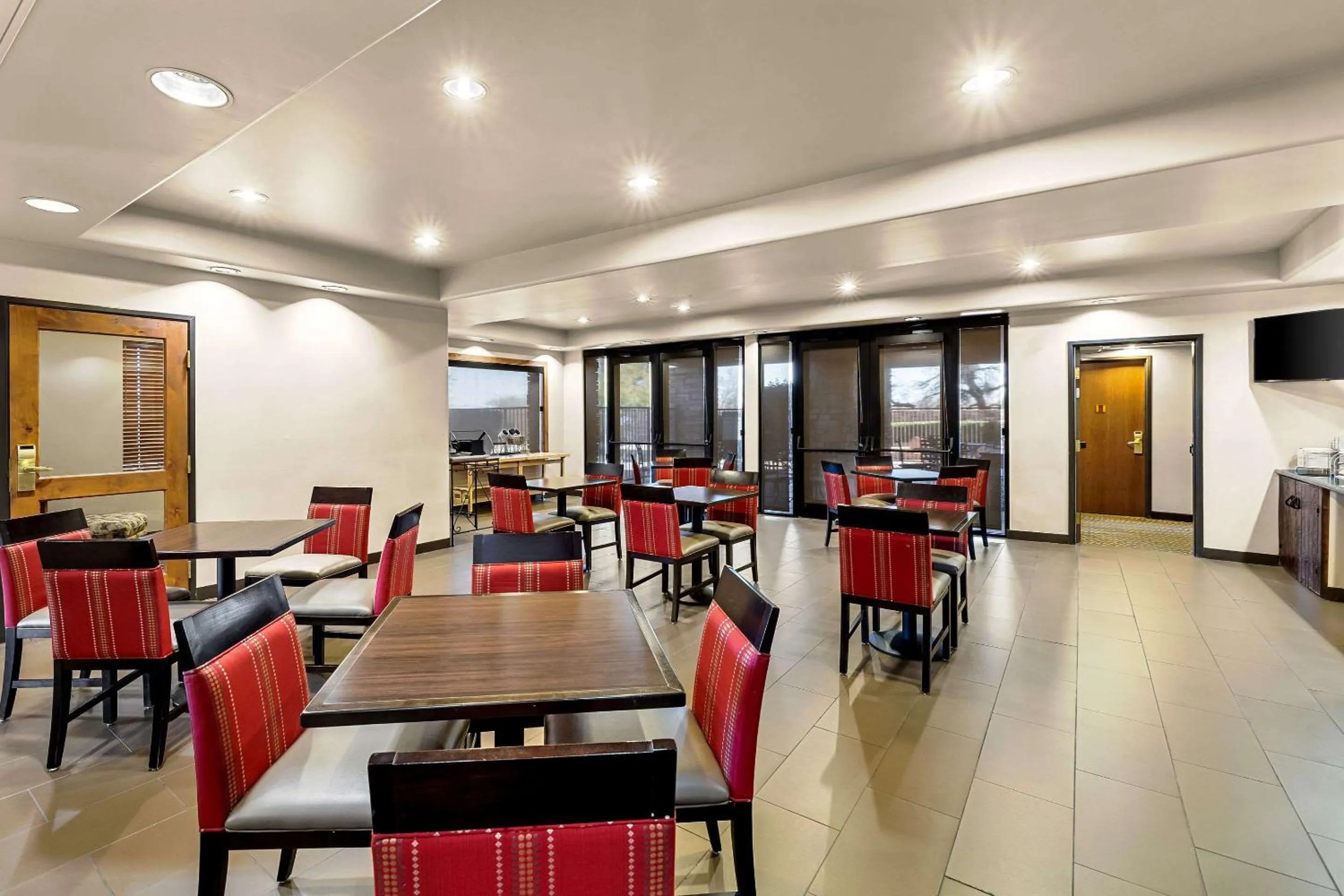 Breakfast in Comfort Inn Benson near Kartchner Caverns