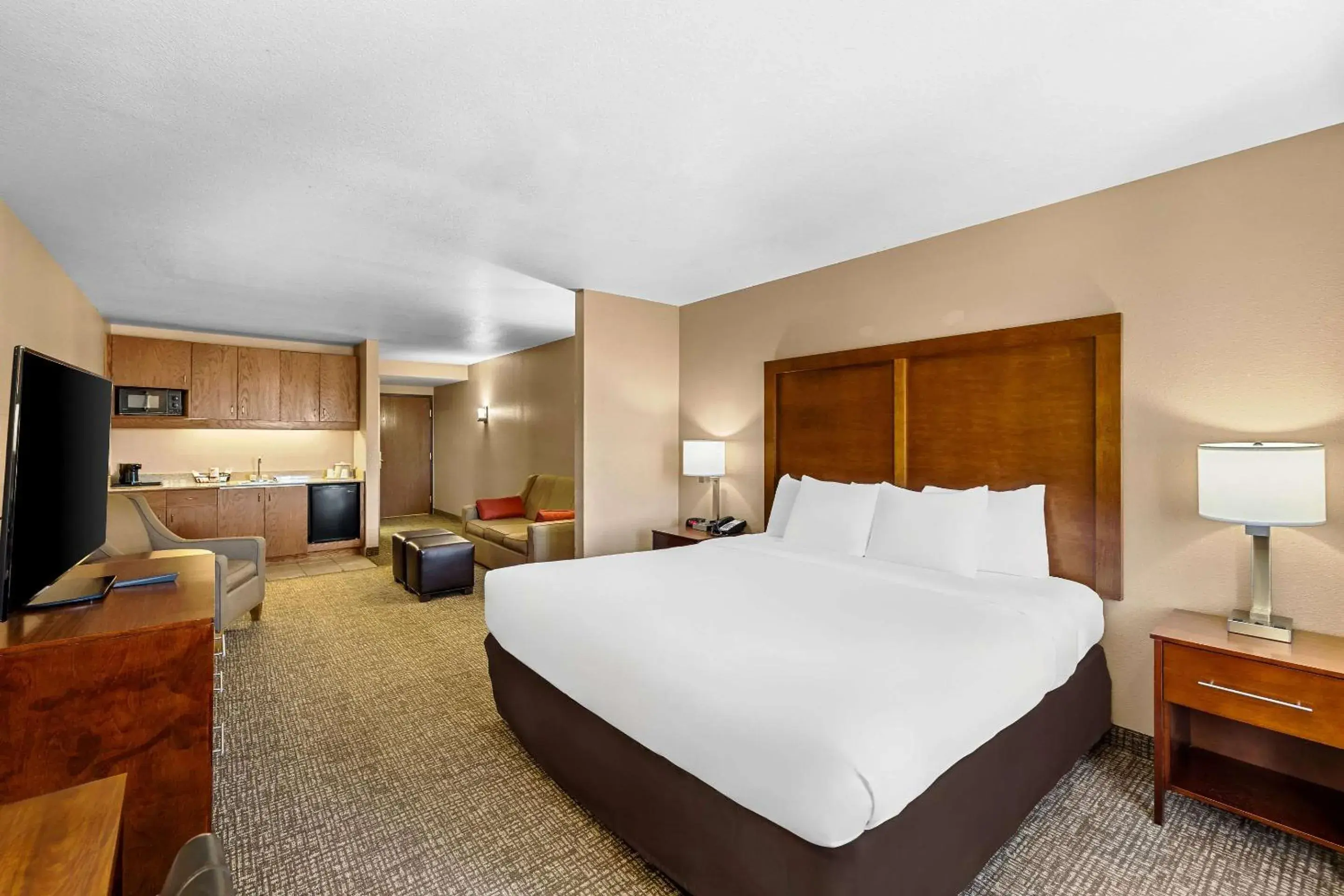 King Suite - Accessible/Non-Smoking in Comfort Inn Benson near Kartchner Caverns King Suite - Accessible/Non-Smoking in Comfort Inn Benson near Kartchner Caverns