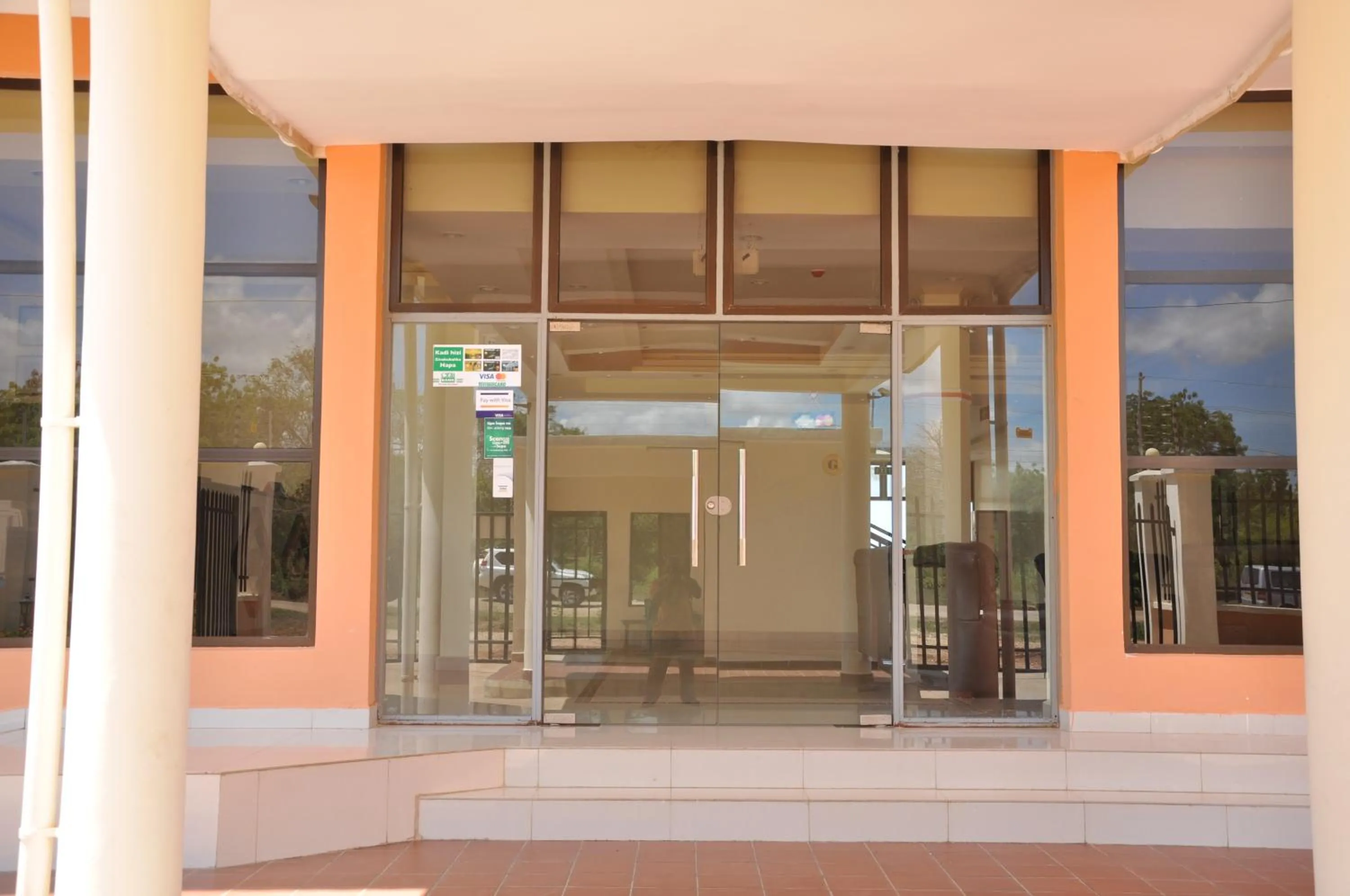 Facade/entrance in Luwa Evergreen Hotel