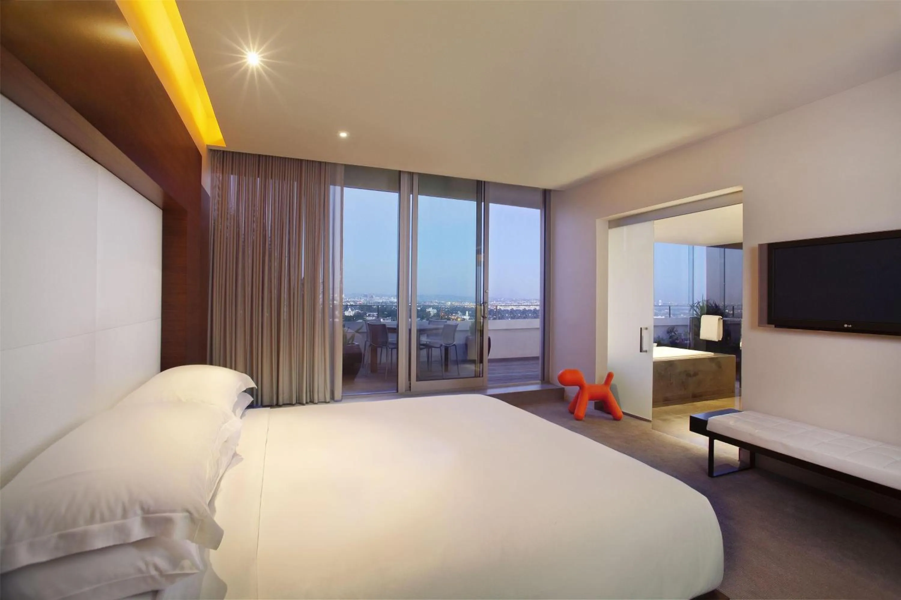 Photo of the whole room, Bed in Andaz West Hollywood, By Hyatt