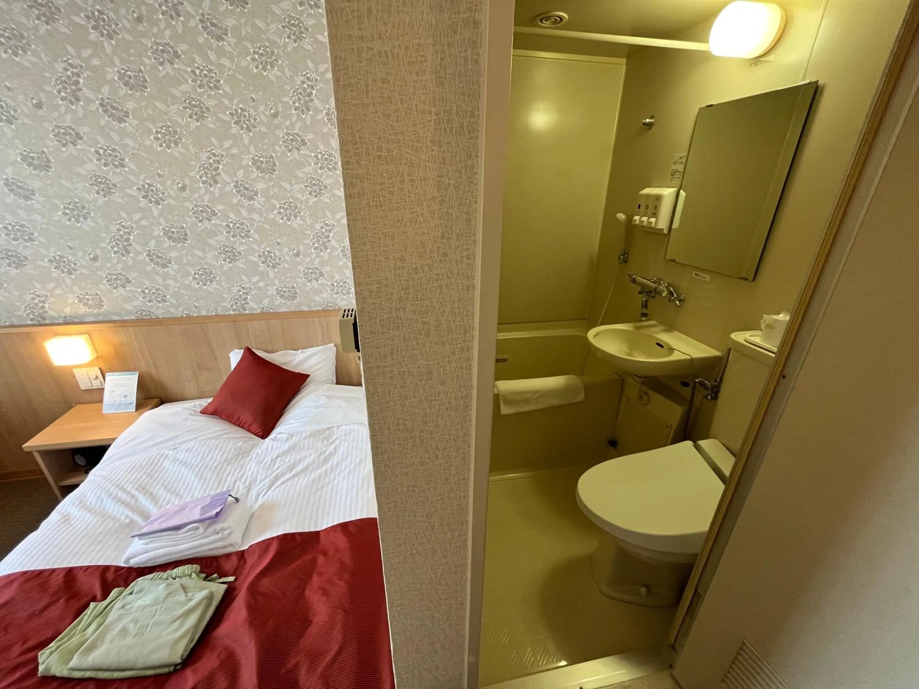 Bedroom, Bed in Monbetsu Prince Hotel