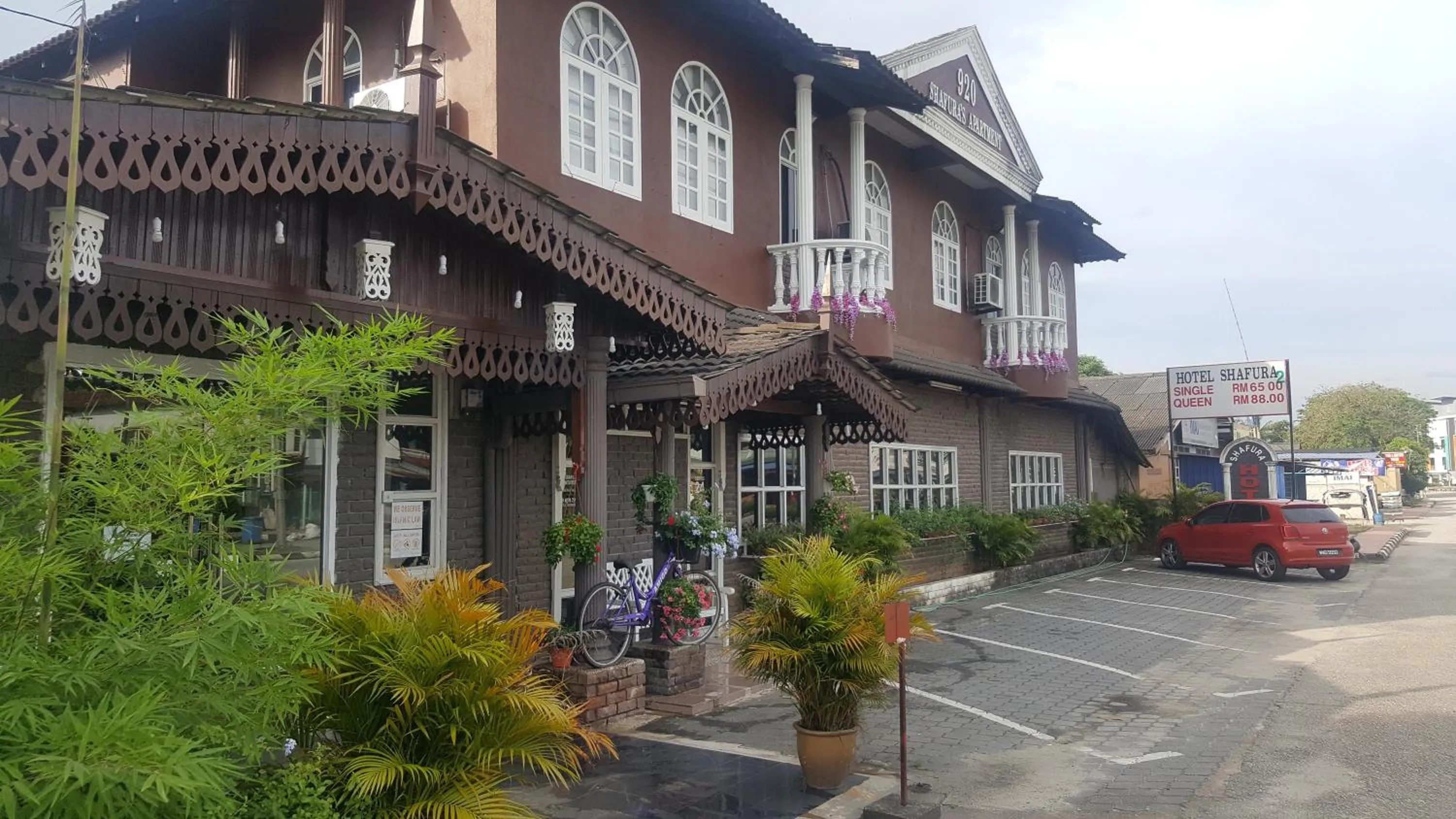 Property building in HOTEL SHAFURA 2