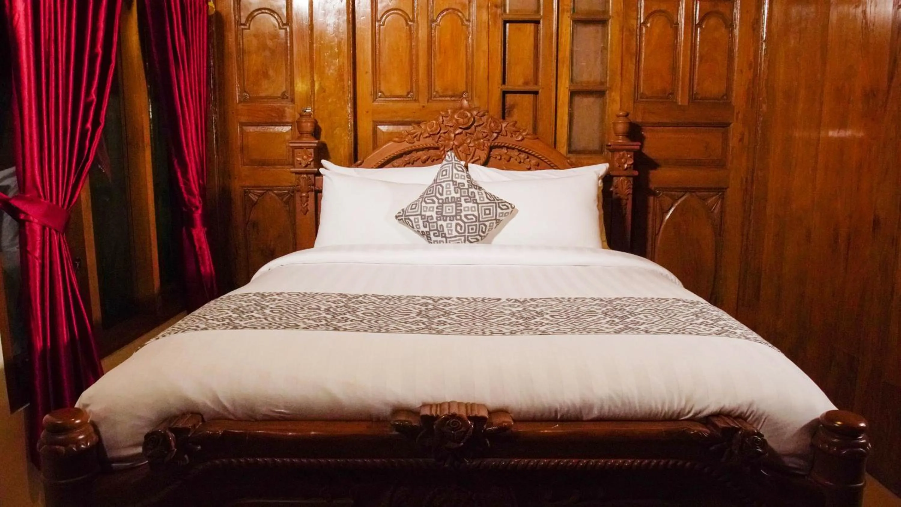 Bed in Kampoeng Joglo Boutique Hotel