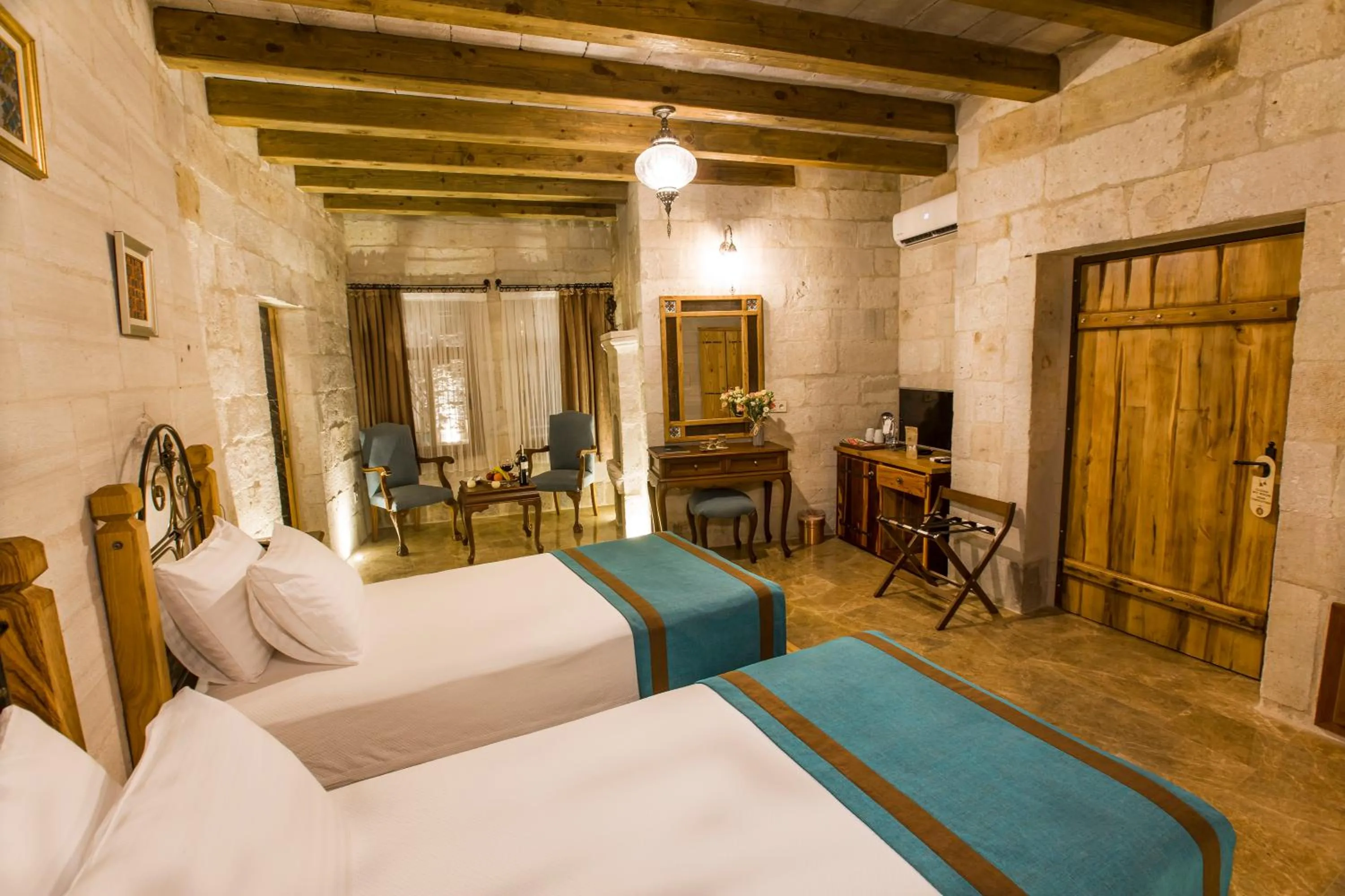 Bedroom, Bed in Imperial Cave Suites & Spa