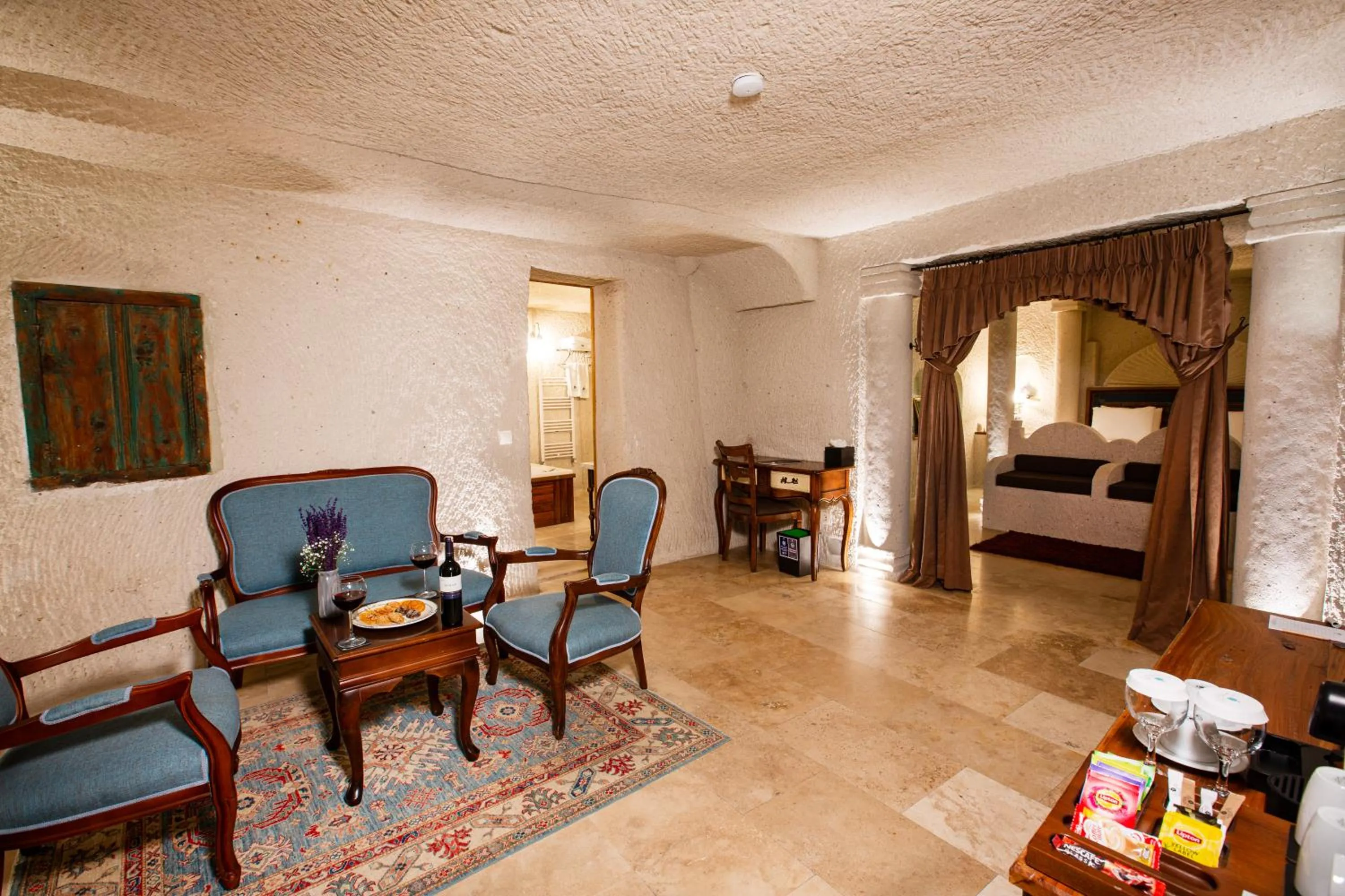 Massage, Bed in Imperial Cave Suites & Spa