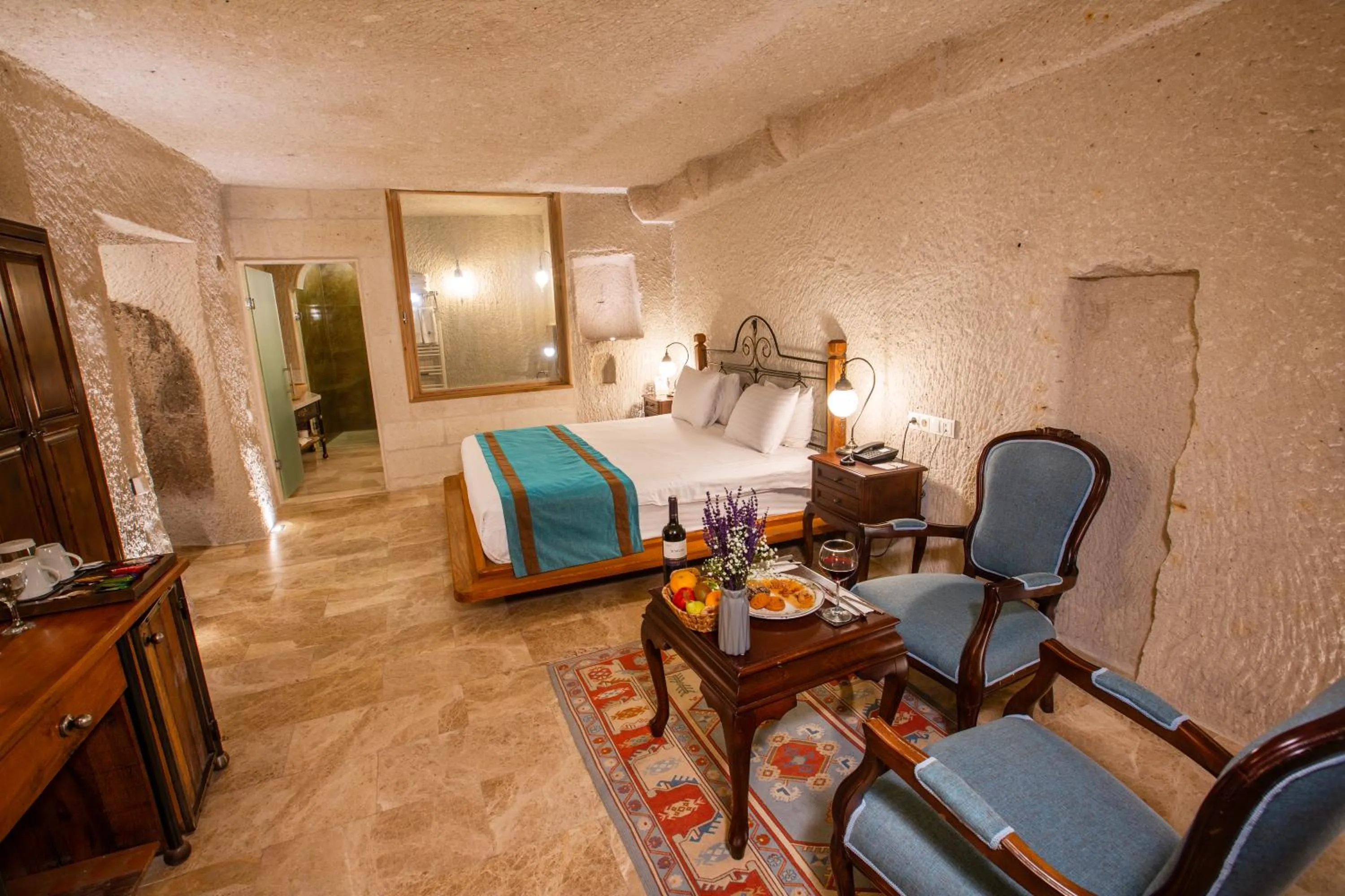 Bed in Imperial Cave Suites & Spa