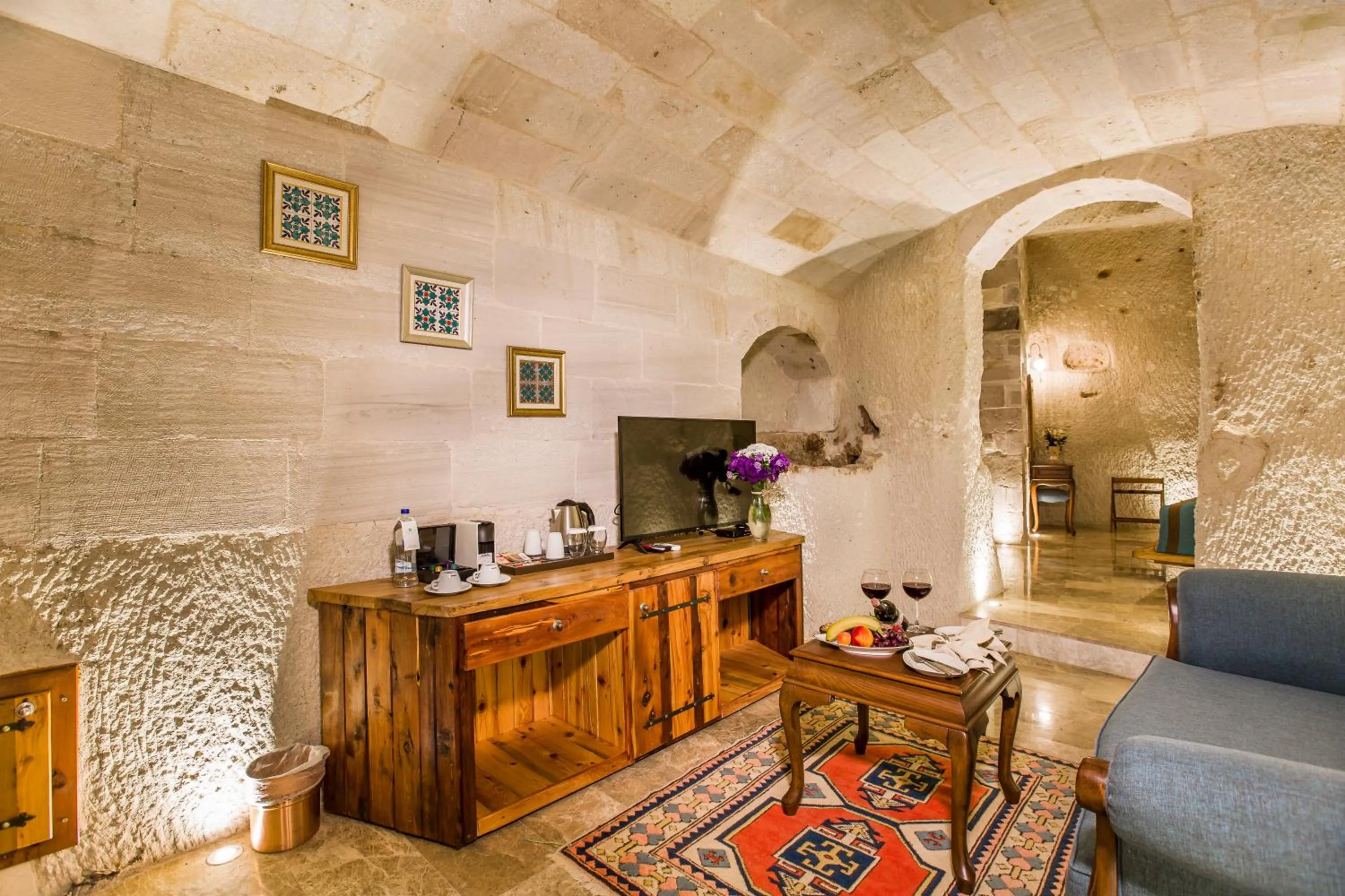 Living room in Imperial Cave Suites & Spa