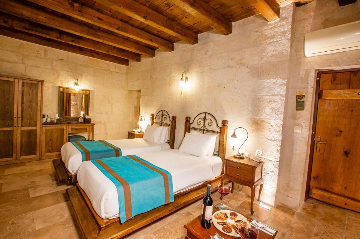 Bed in Imperial Cave Suites & Spa