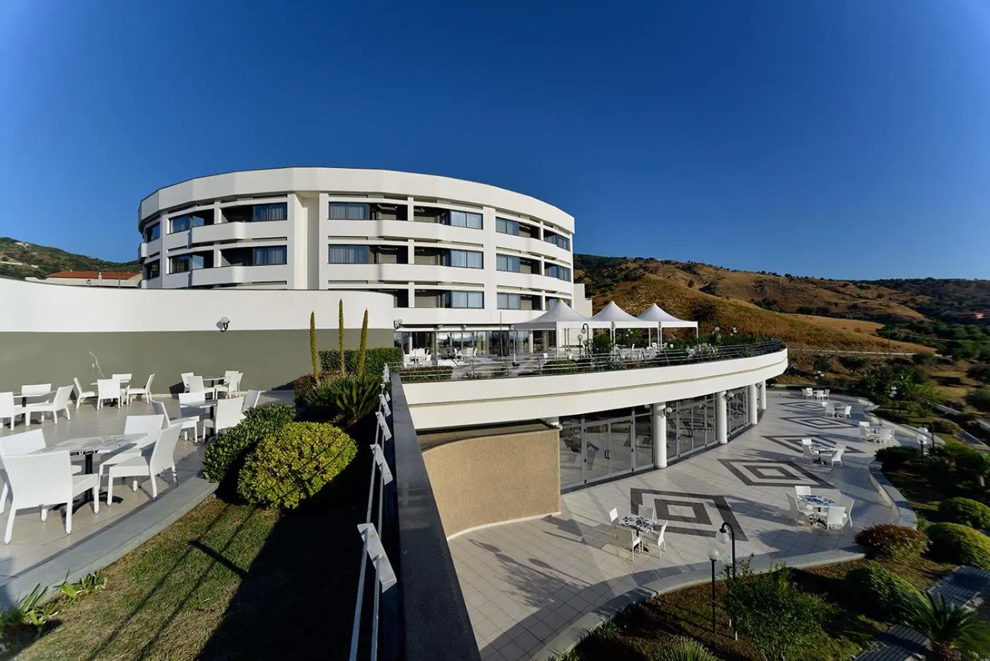 Facade/entrance in Park Hotel Mirabeau
