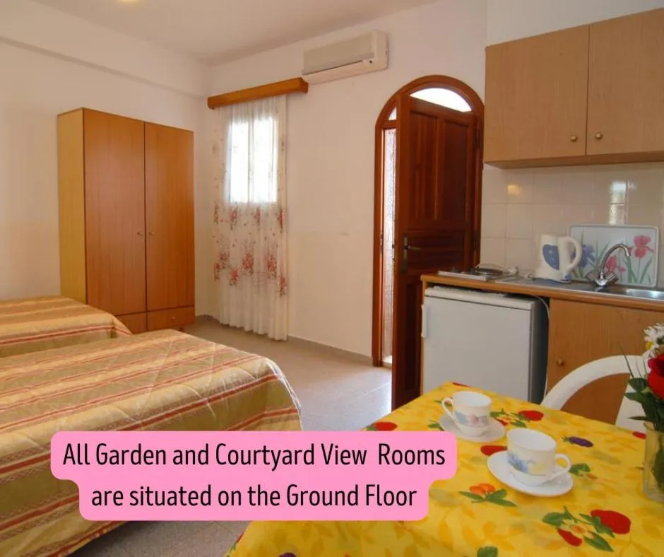 Kitchen or kitchenette, Bed in Villa Koki Studios