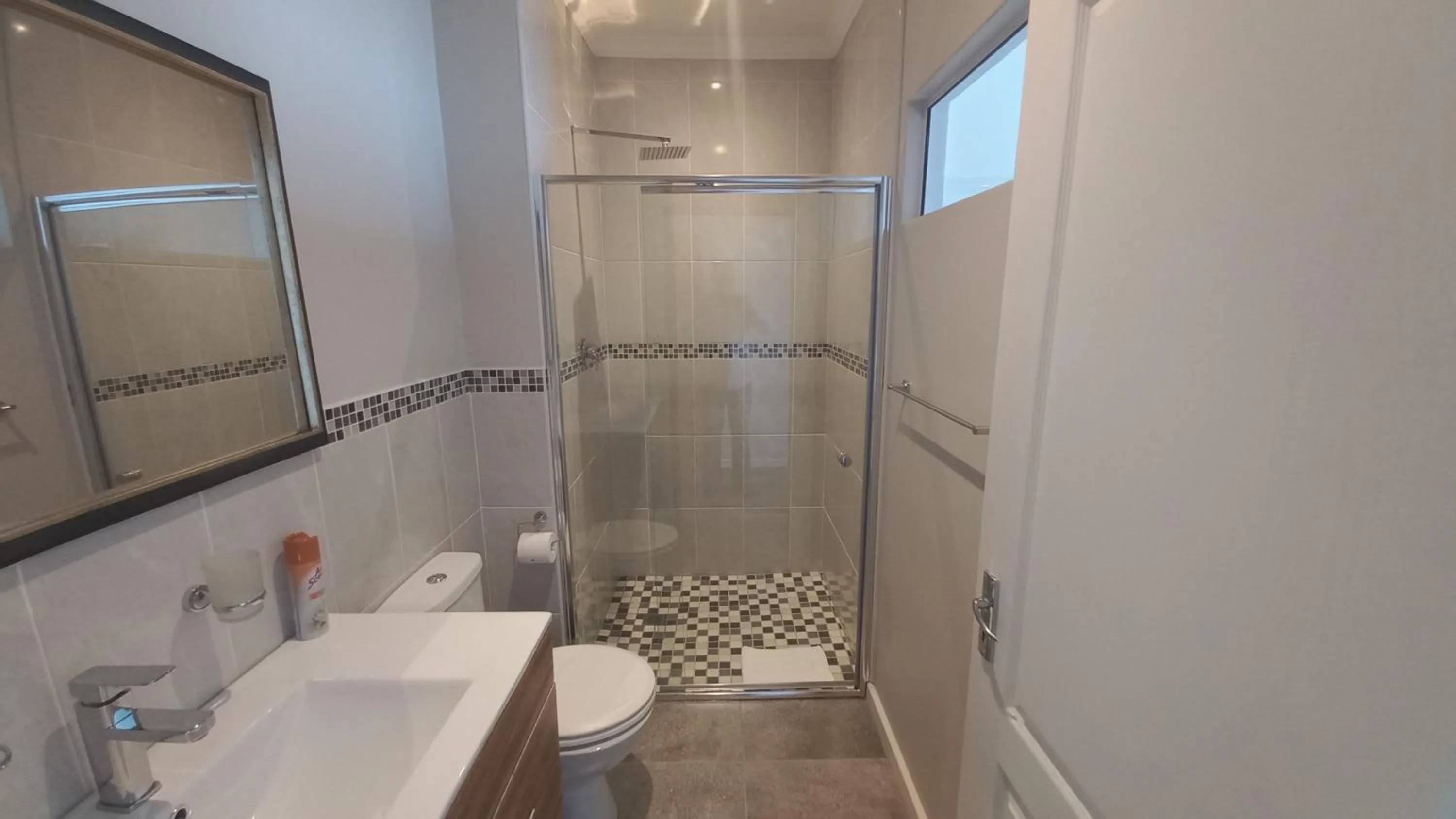 Shower in Phoenix Lodge and Waterside Accommodation