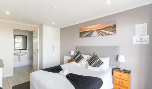 Phoenix Lodge and Waterside Accommodation