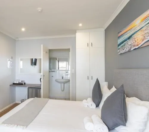 Phoenix Lodge and Waterside Accommodation