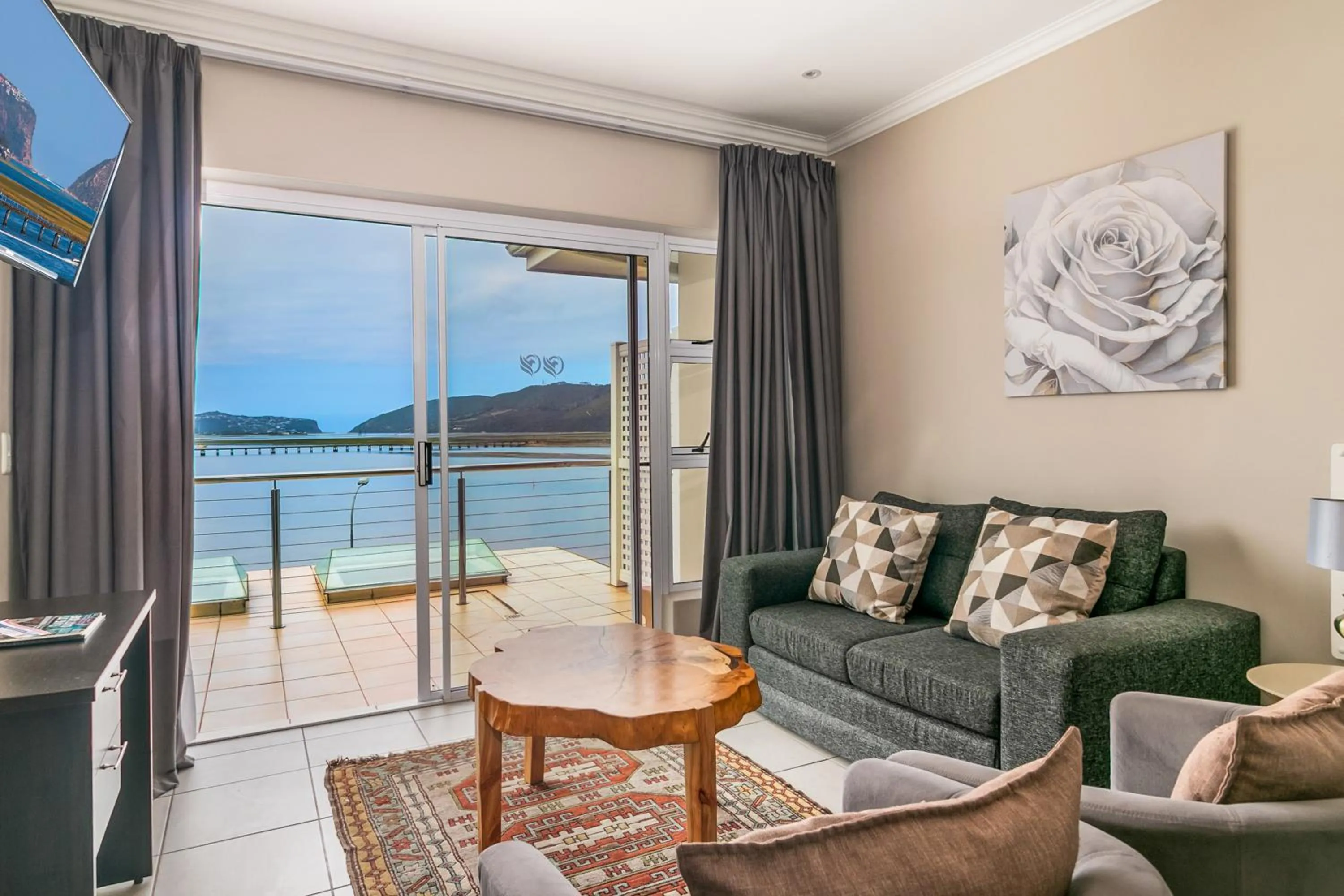 Living room in Phoenix Lodge and Waterside Accommodation