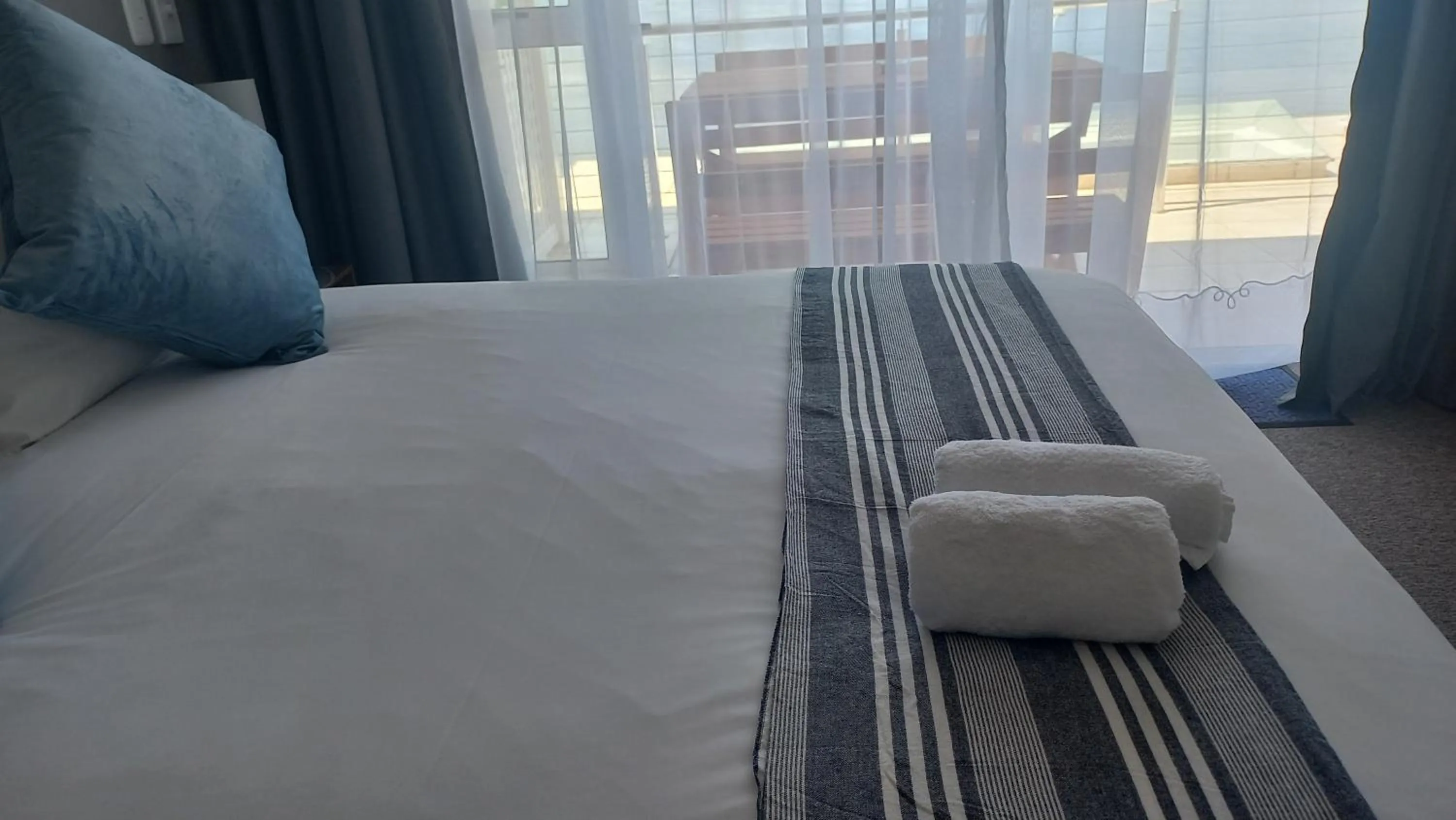 Bedroom, Bed in Phoenix Lodge and Waterside Accommodation