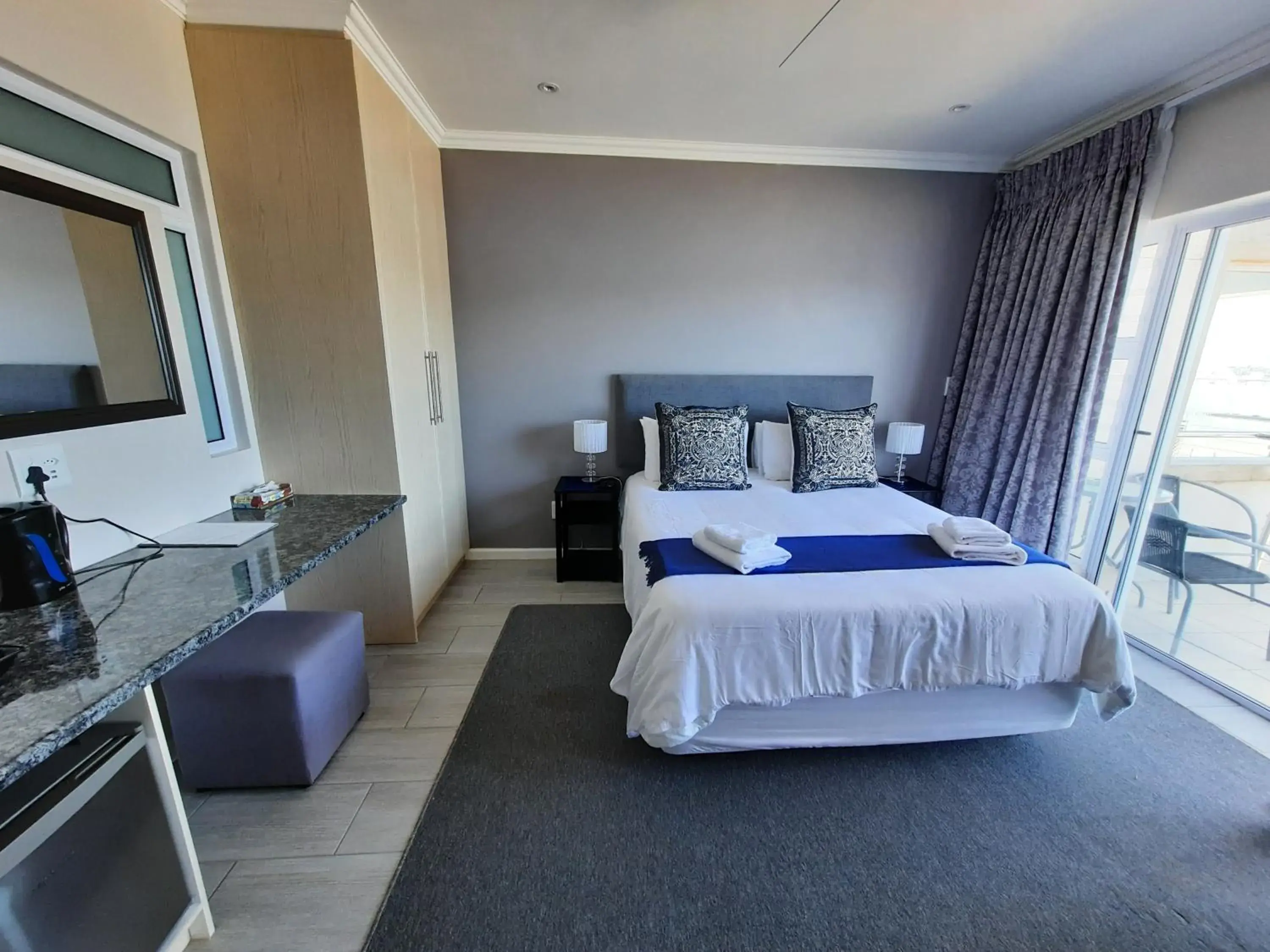 Superior Queen Room - single occupancy in Phoenix Lodge and Waterside Accommodation Superior Queen Room - single occupancy in Phoenix Lodge and Waterside Accommodation