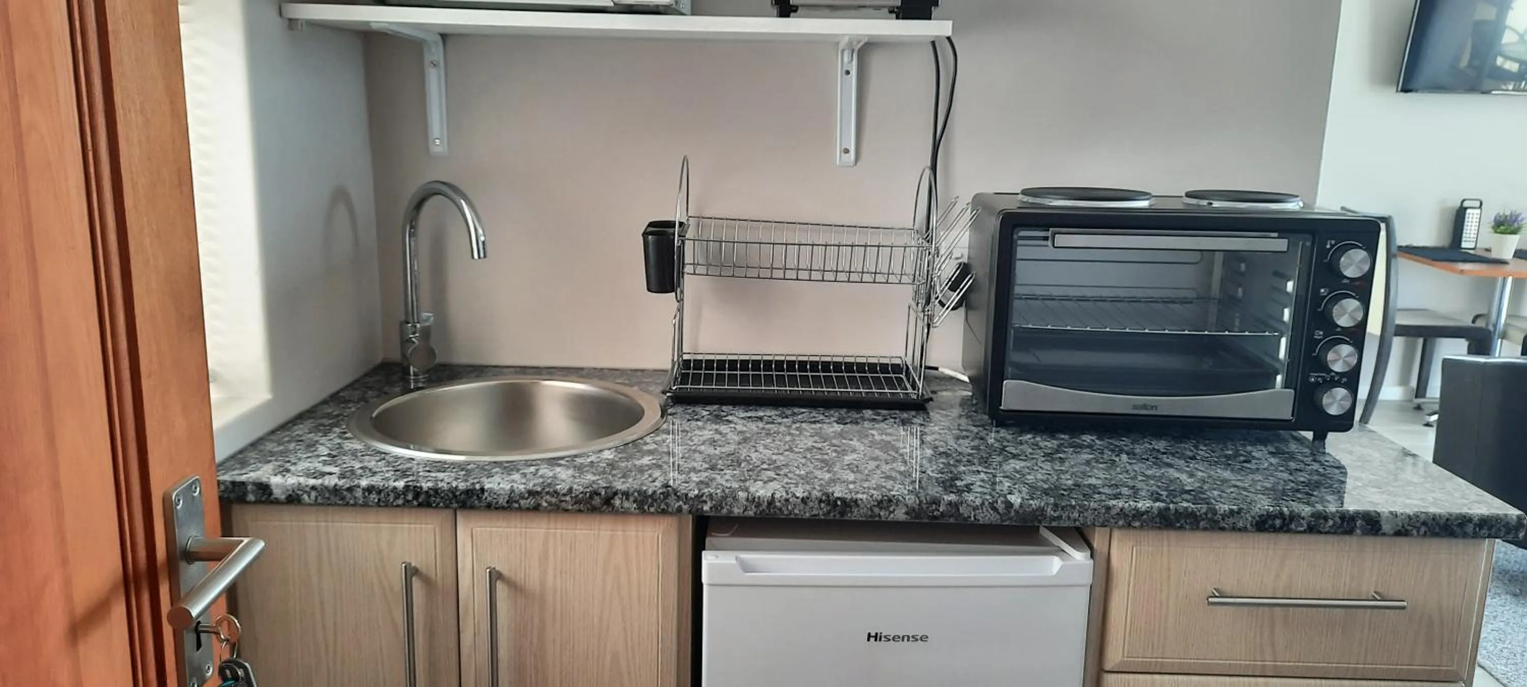 Kitchen or kitchenette in Phoenix Lodge and Waterside Accommodation