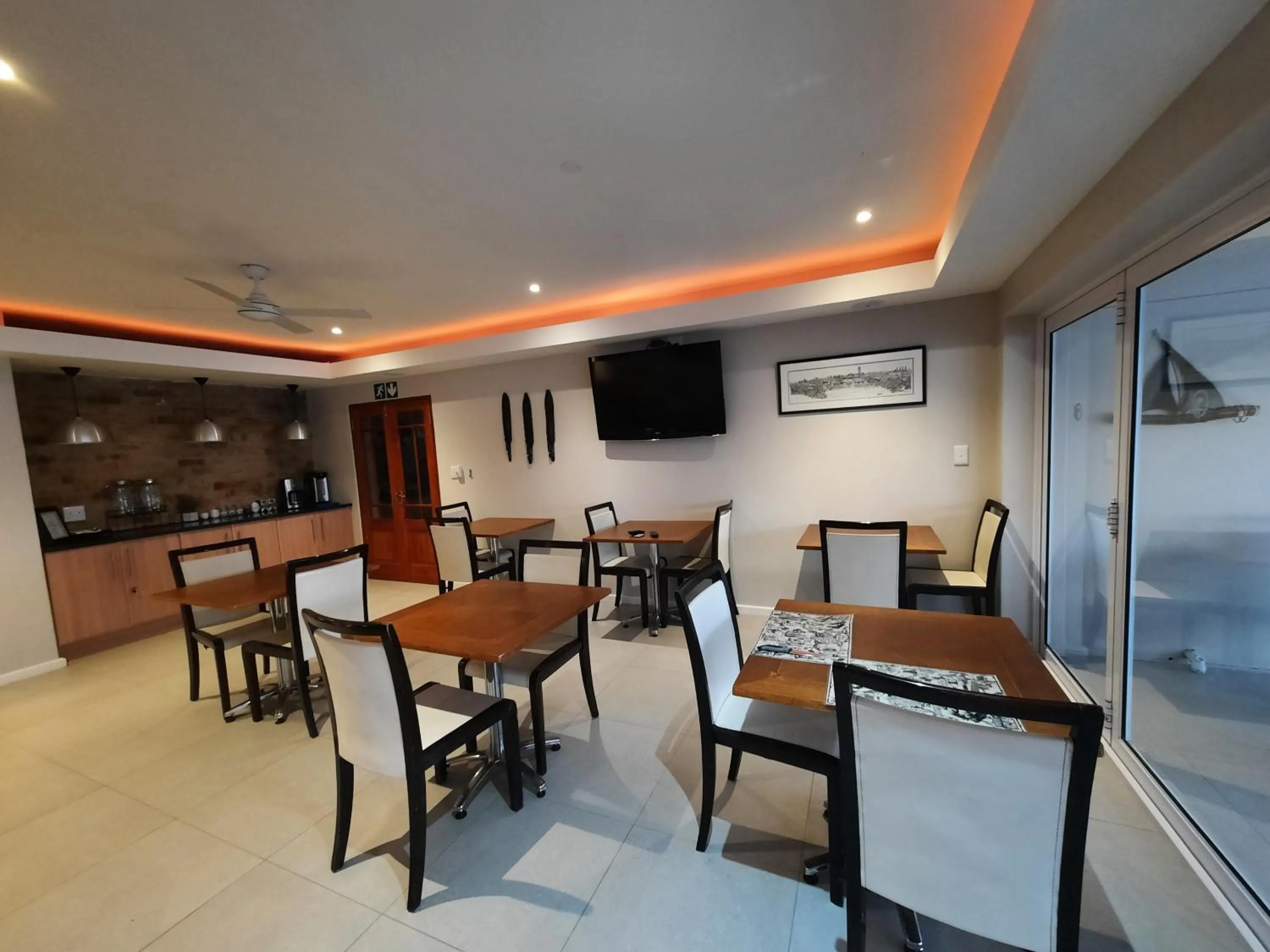 Food and drinks in Phoenix Lodge and Waterside Accommodation