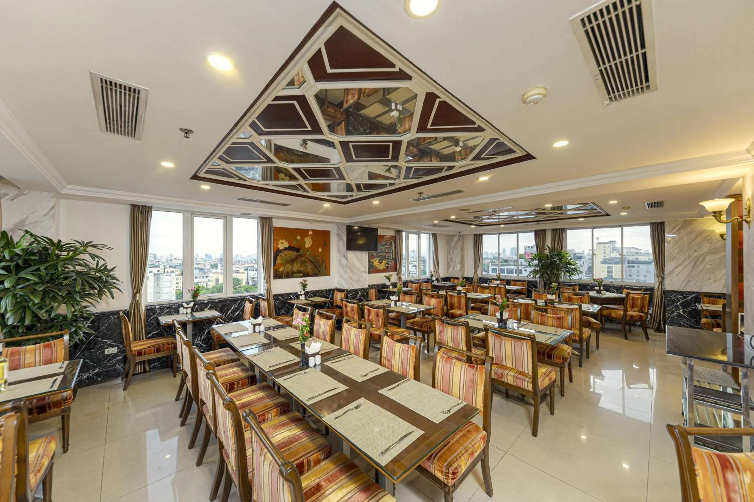 Restaurant/places to eat in Chalcedony Grand Hotel