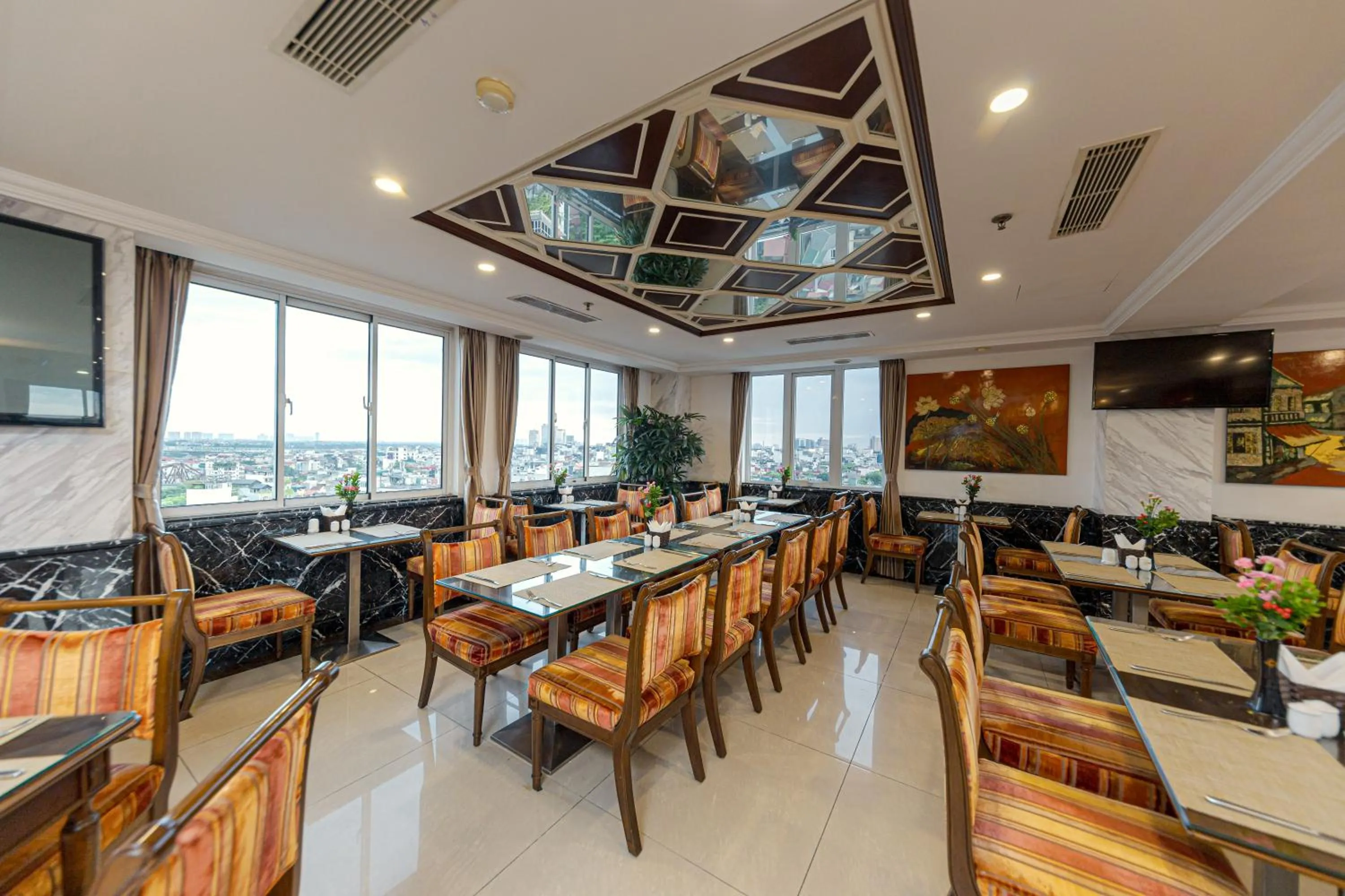 Restaurant/places to eat in Chalcedony Grand Hotel