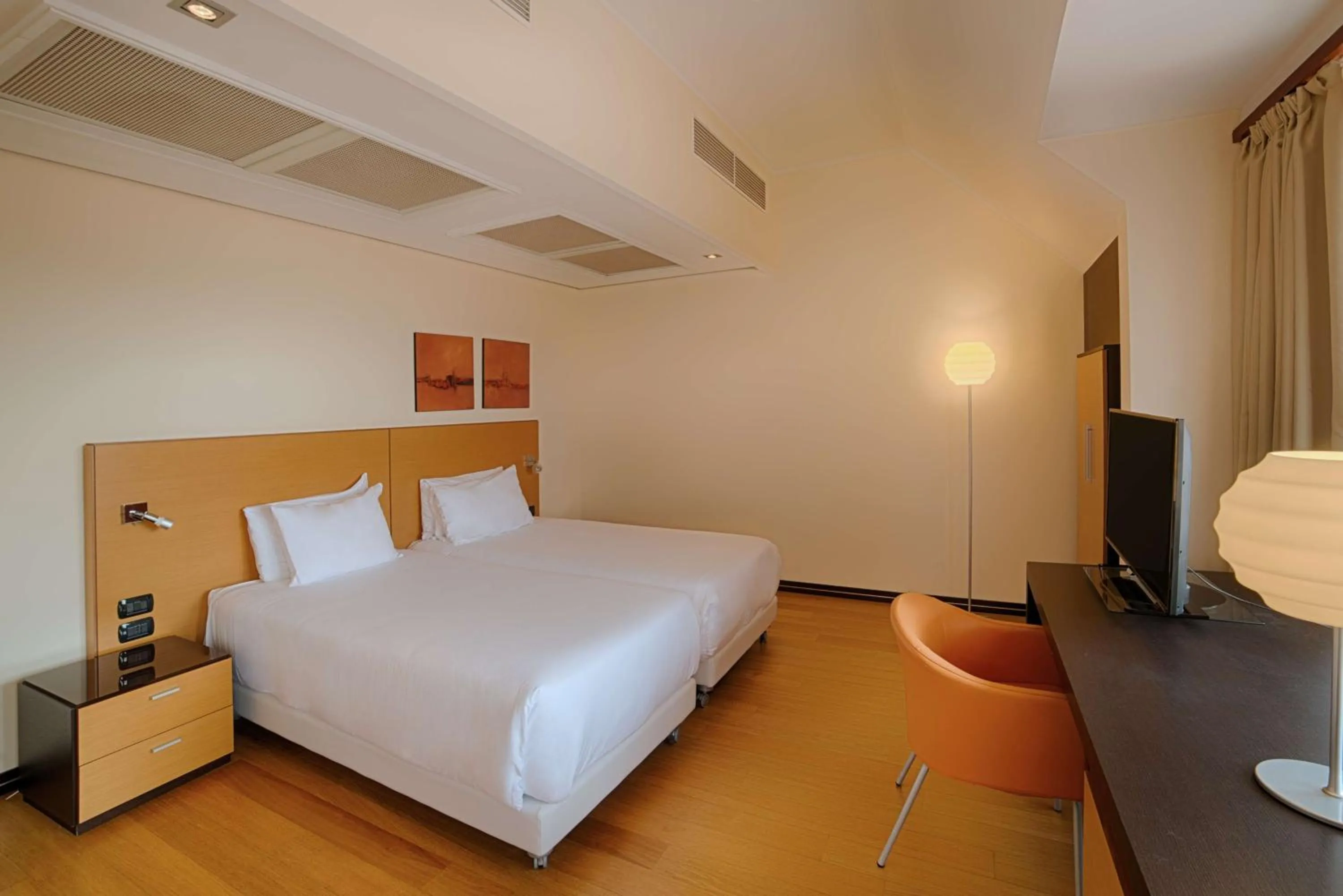 Photo of the whole room, Bed in NH Milano 2 Residence