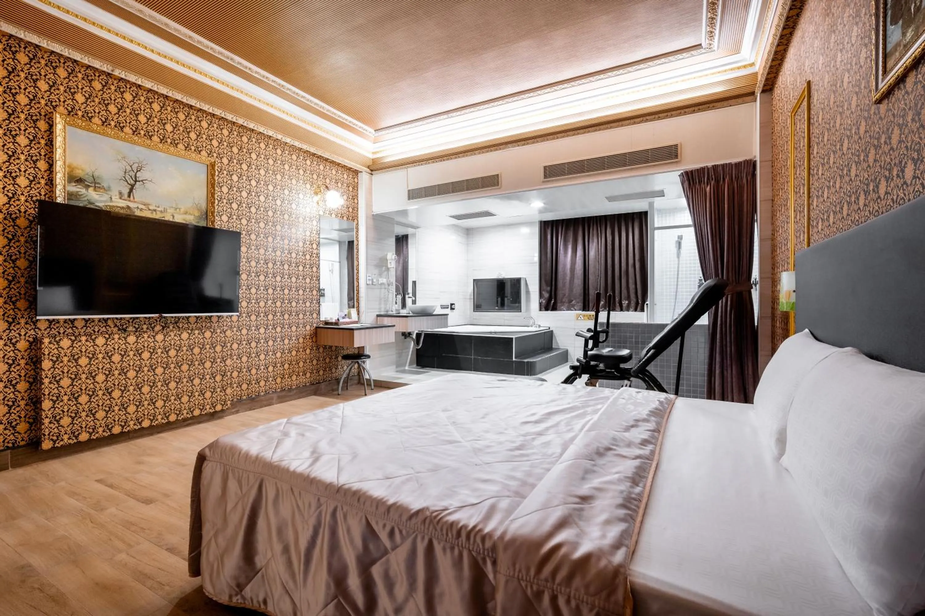 Photo of the whole room, Bed in Holland Village Motel