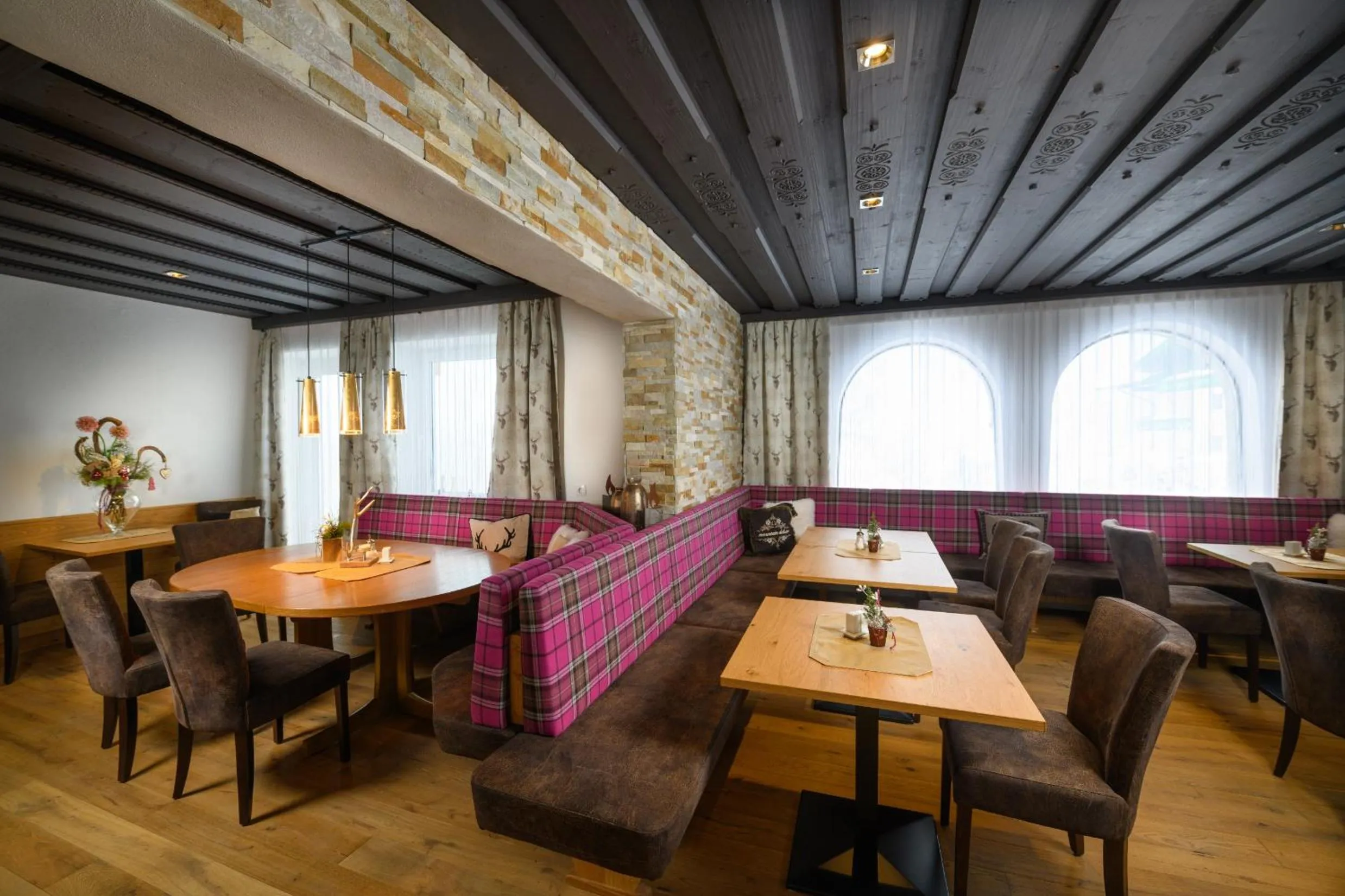 Restaurant/places to eat in Landhotel Anna