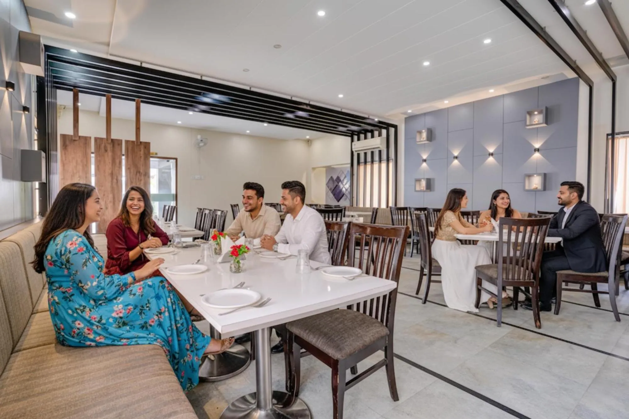 Restaurant/places to eat in Via Heritage Palace