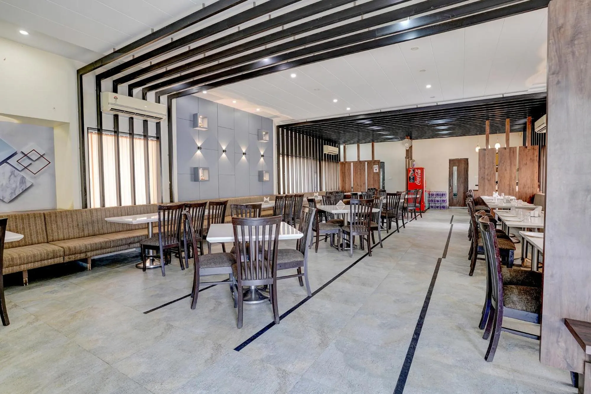 Restaurant/places to eat in Via Heritage Palace