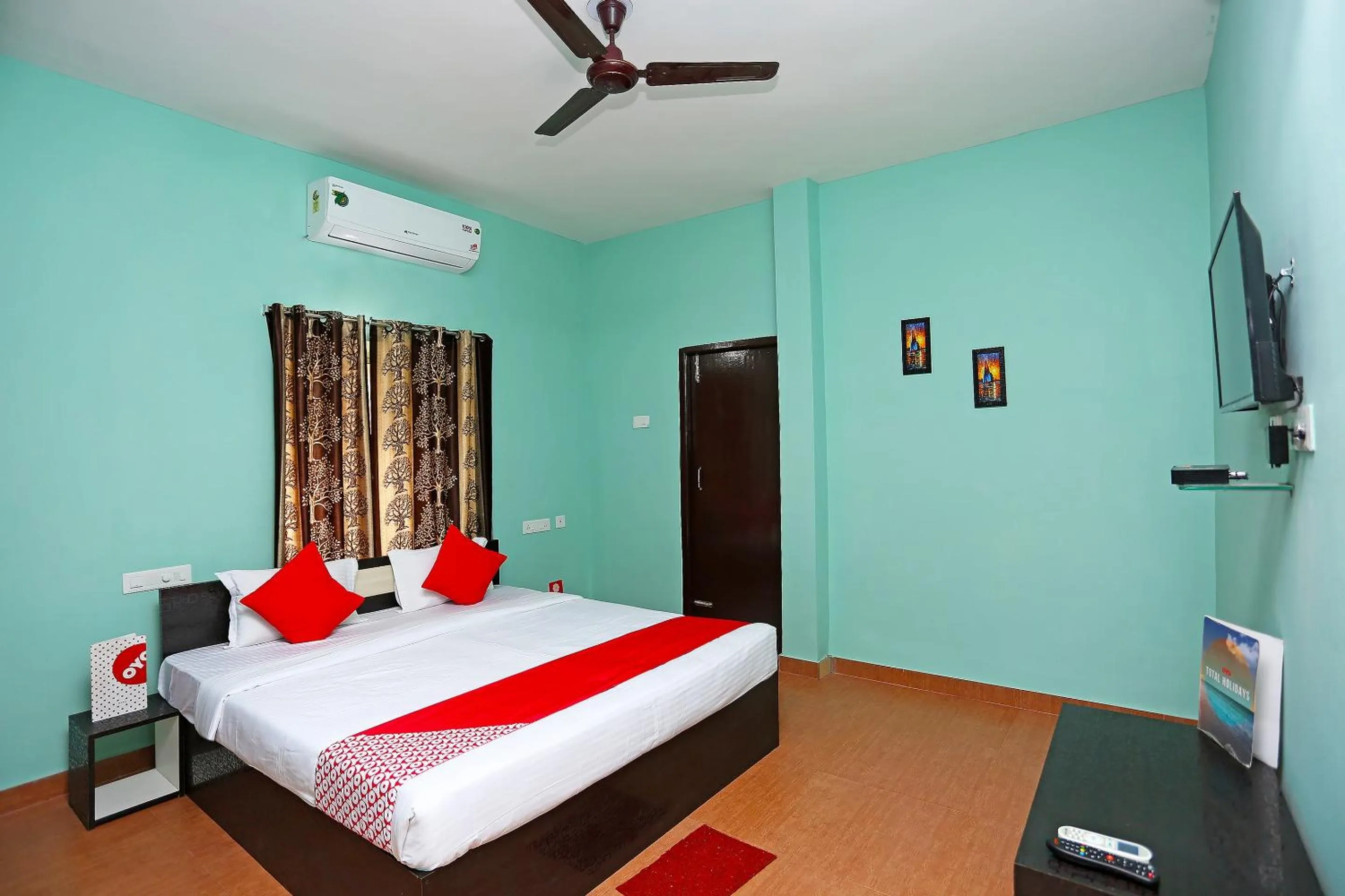 Bedroom, Bed in Super OYO 17276 The Maple Tree Hotels