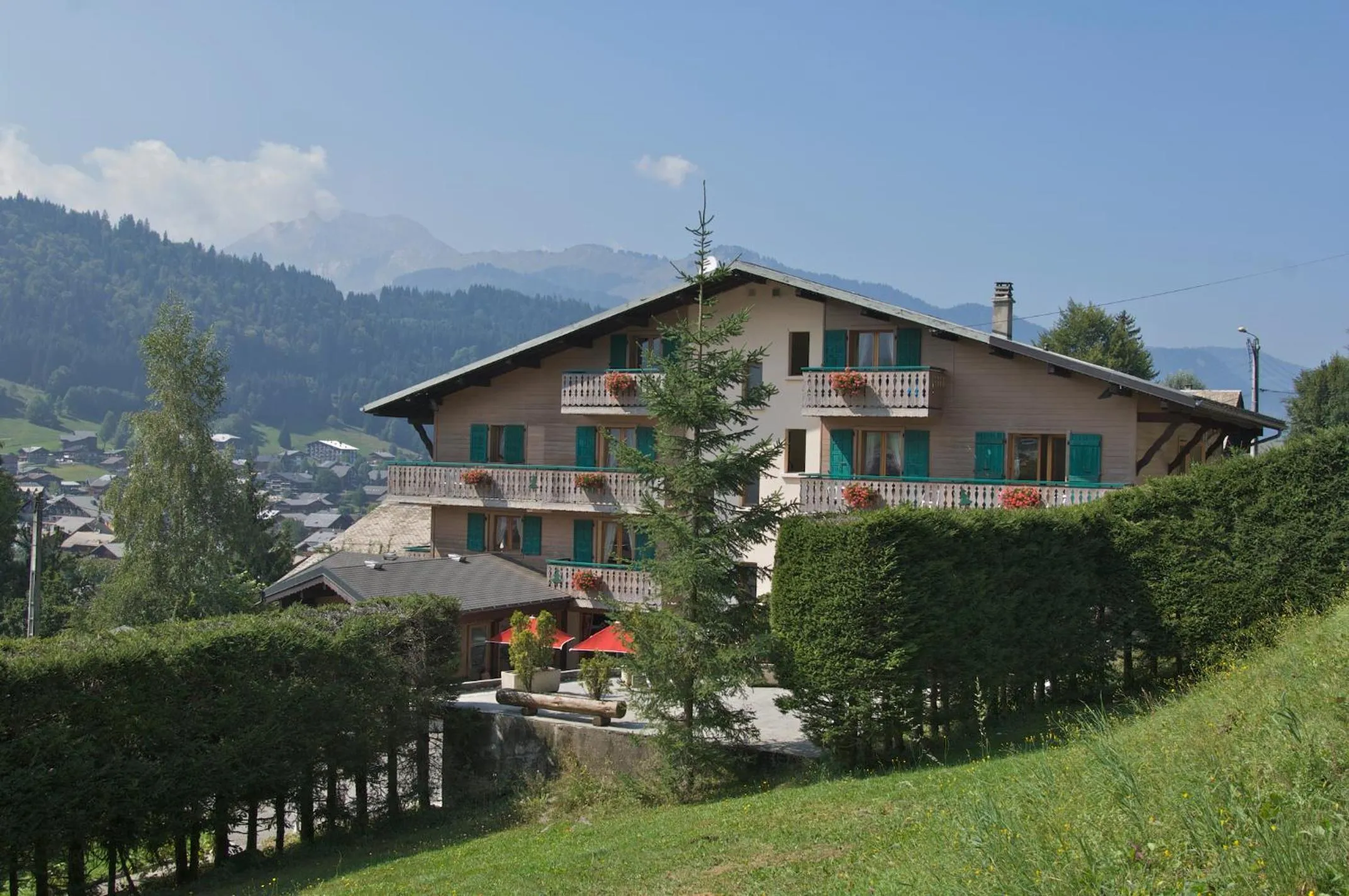 Property building in L'Hermine Blanche