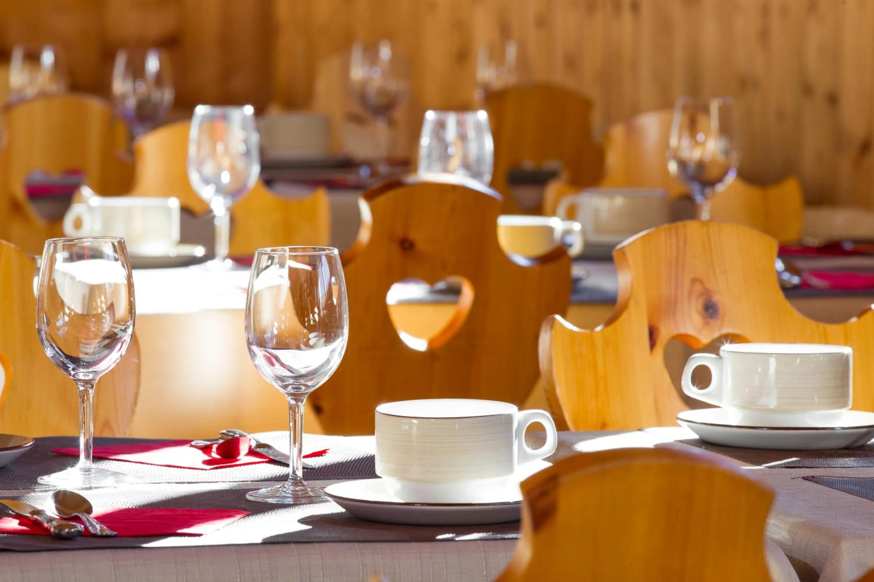 Restaurant/places to eat in L'Hermine Blanche