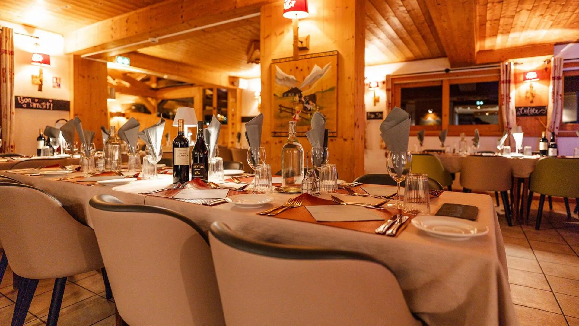 Restaurant/places to eat in L'Hermine Blanche