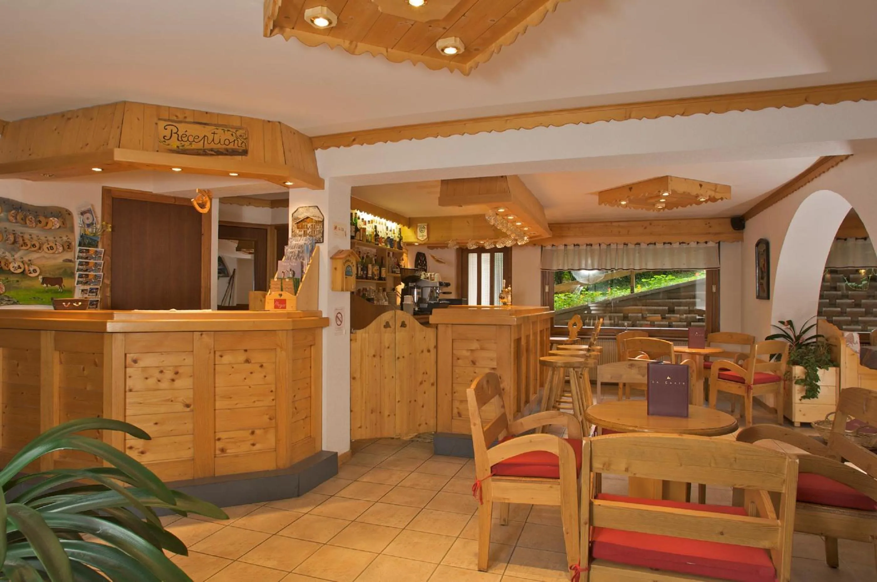 Lobby or reception in L'Hermine Blanche