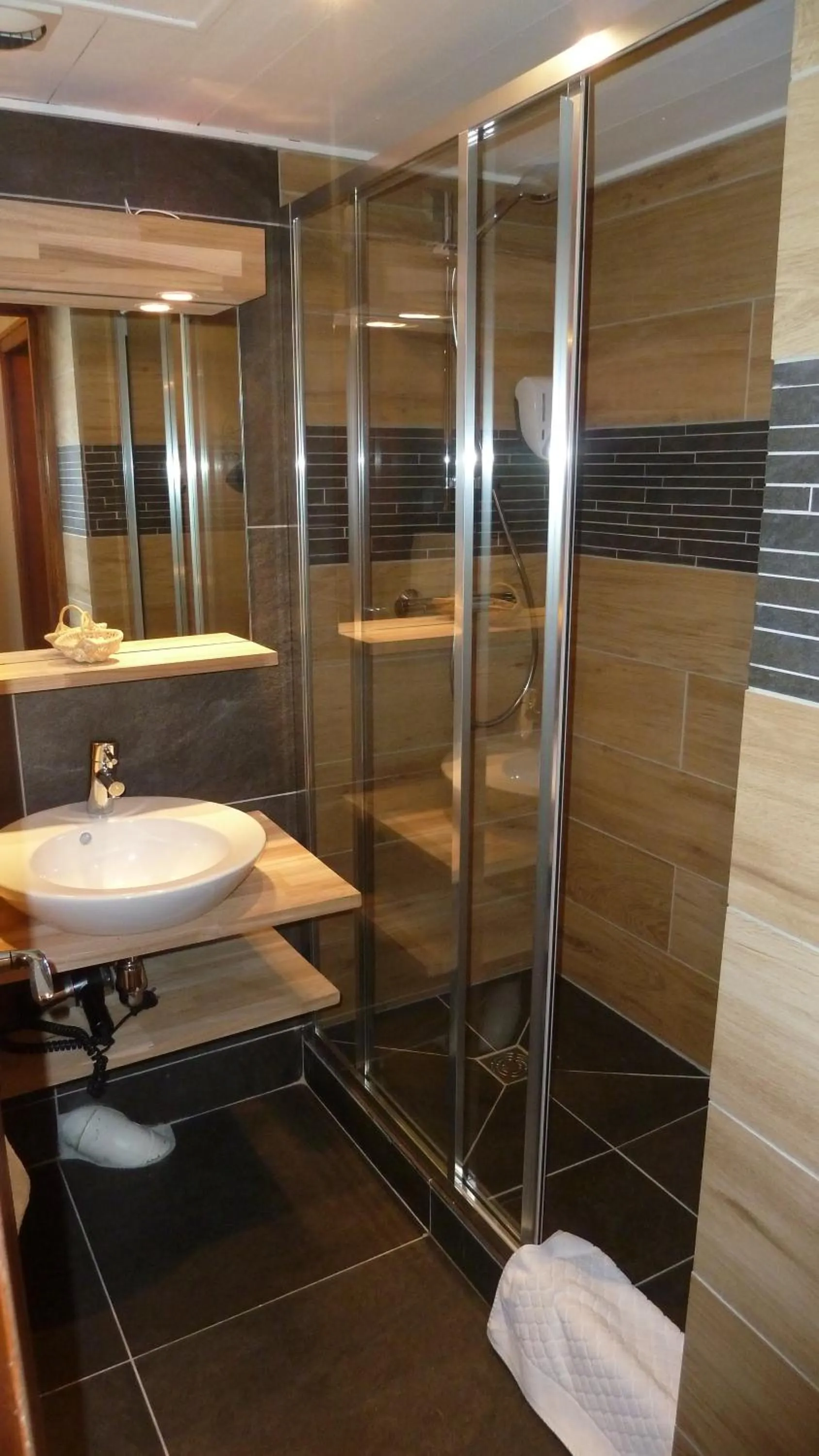 Bathroom in L'Hermine Blanche