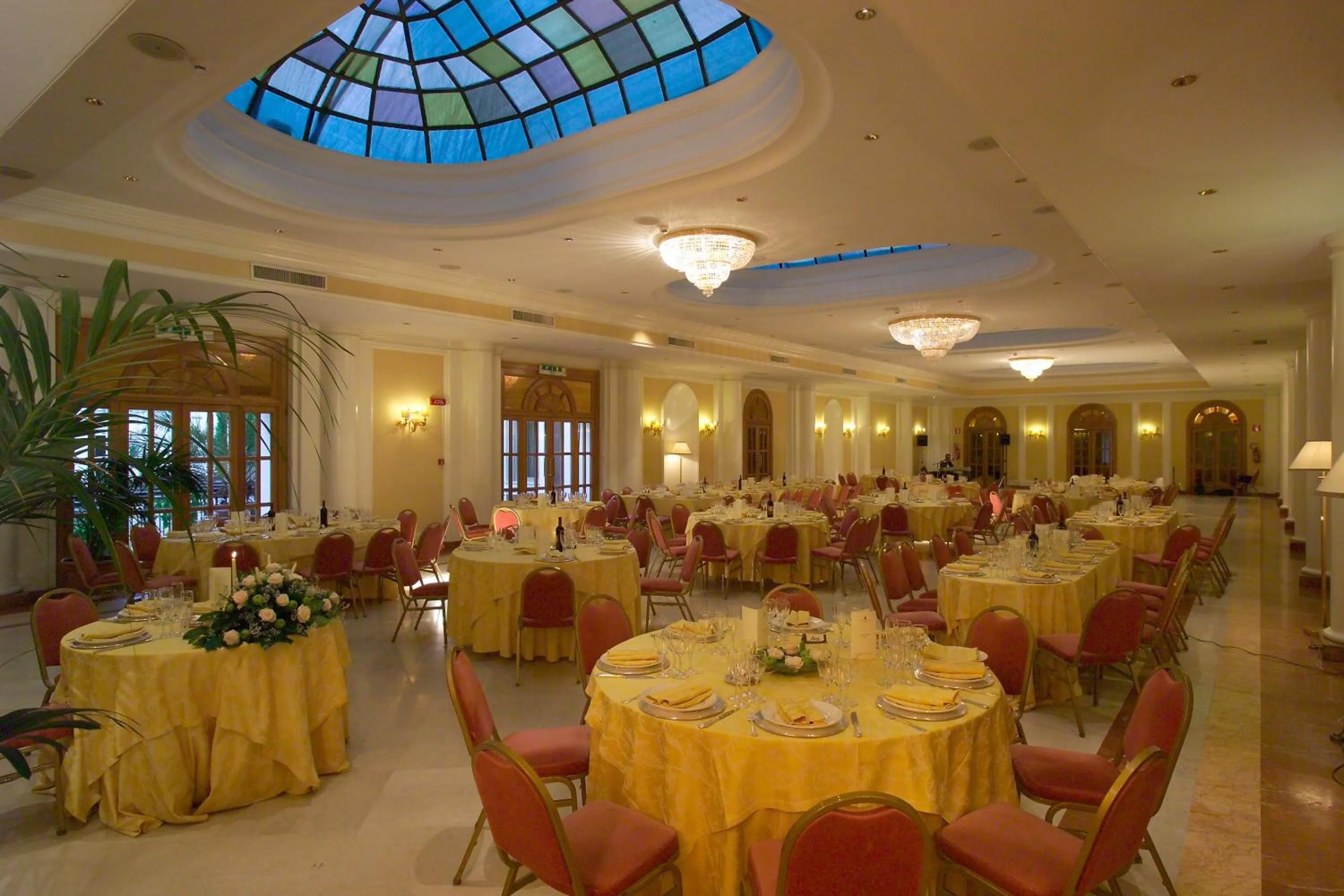 Restaurant/places to eat in Ambasciatori Place Hotel