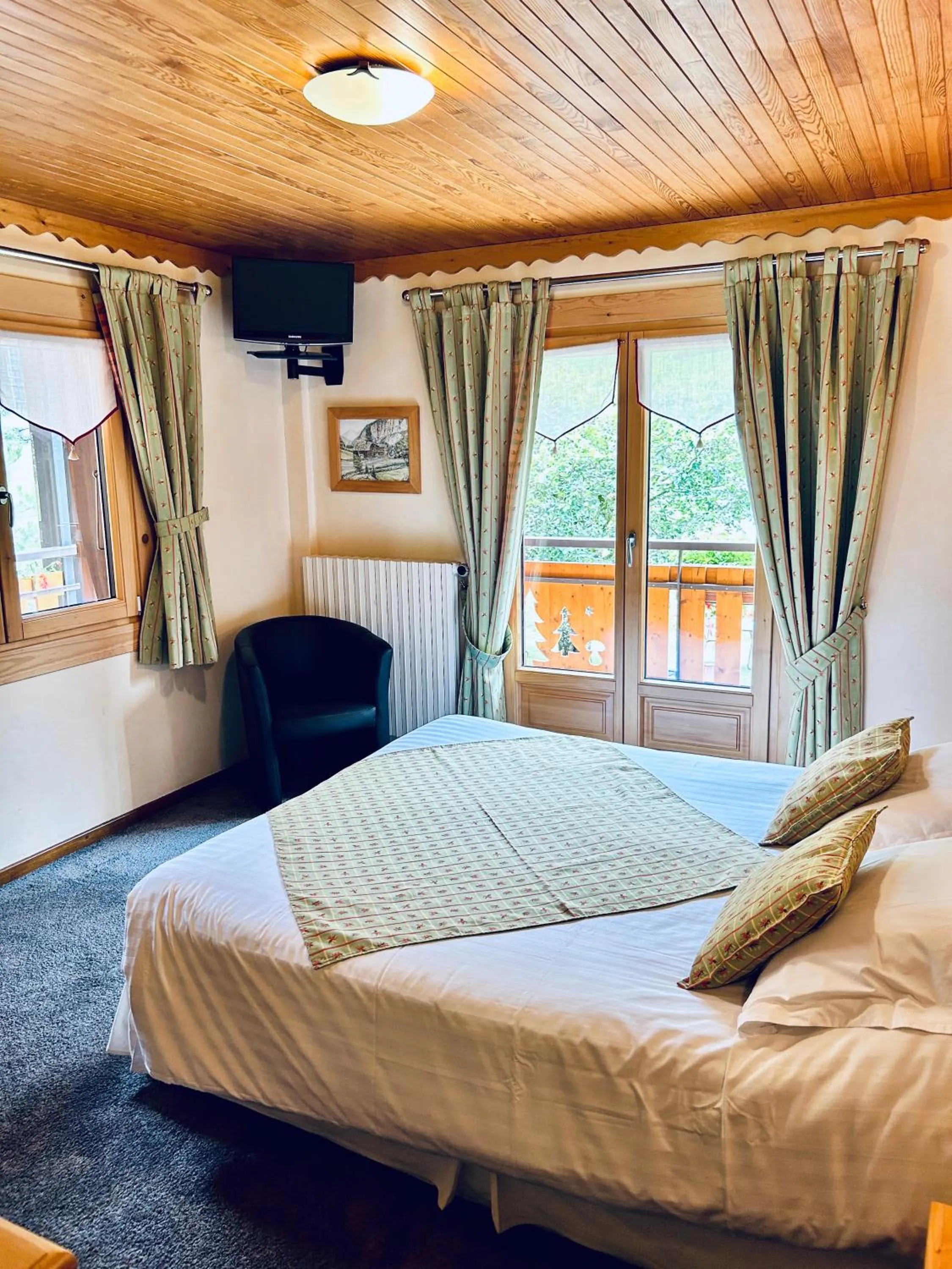 Bedroom, Bed in Hameau des Prodains - Hôtel