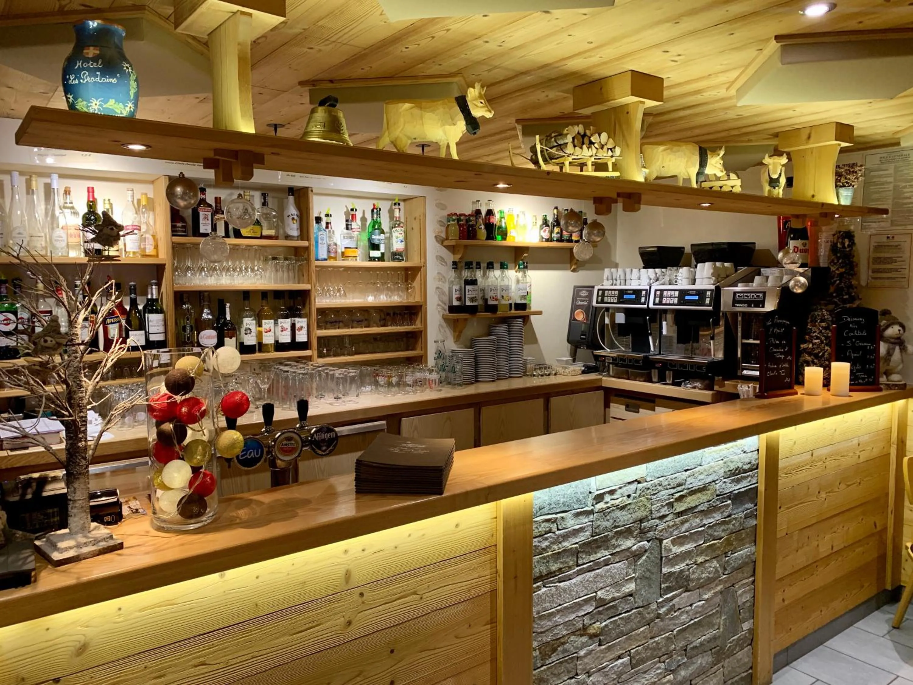 Lounge or bar in Hameau des Prodains - Hôtel