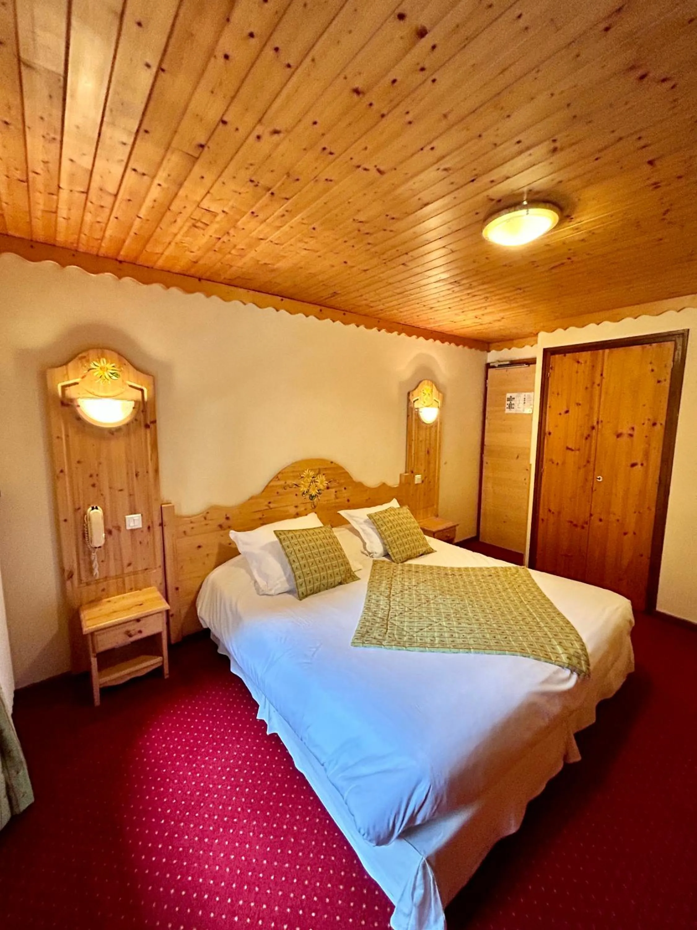 Bedroom, Bed in Hameau des Prodains - Hôtel